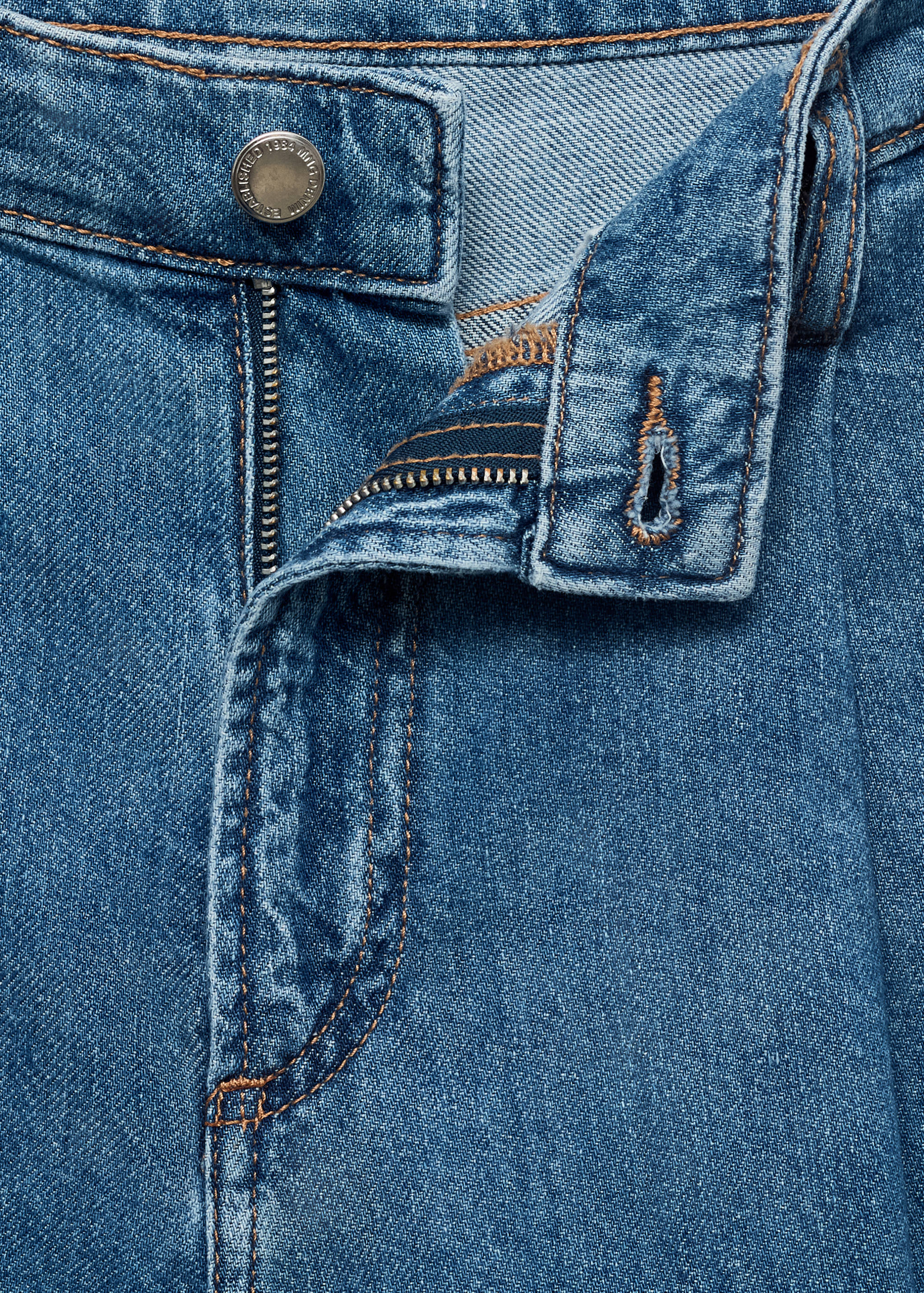 Mid-rise denim bermuda shorts with pleats - Details of the article 8