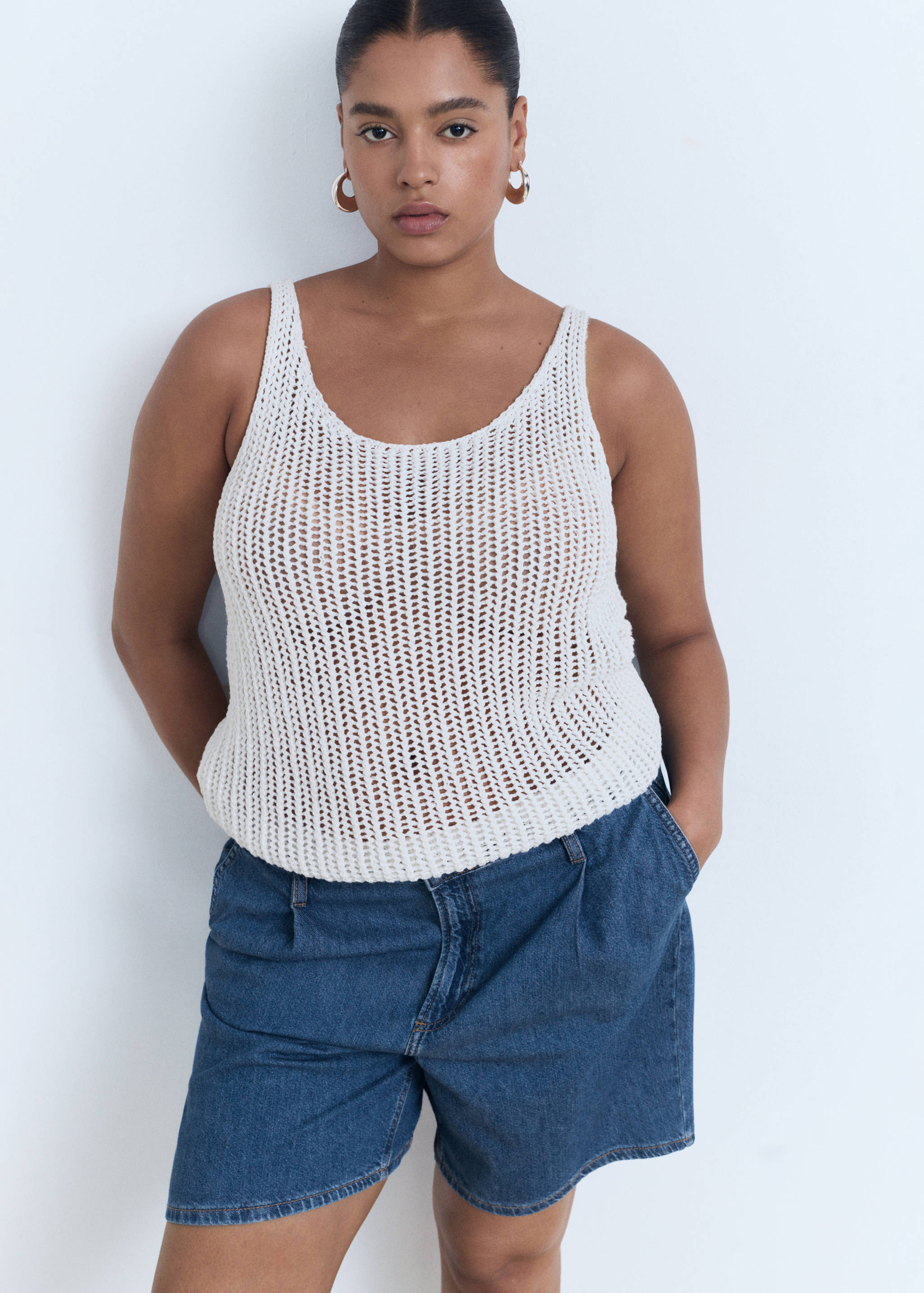 Mid-rise denim bermuda shorts with pleats - Details of the article 5