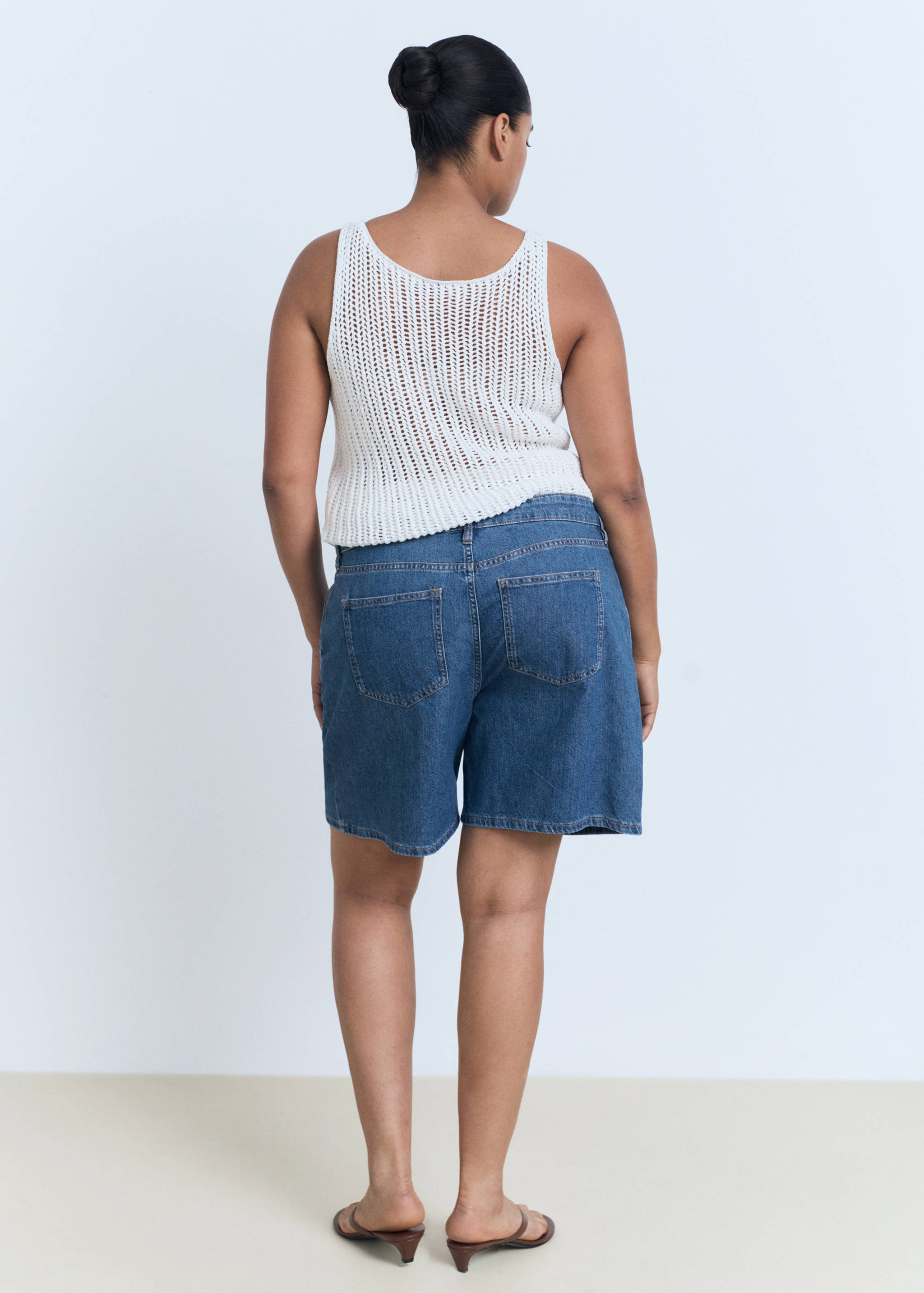 Mid-rise denim bermuda shorts with pleats - Details of the article 4