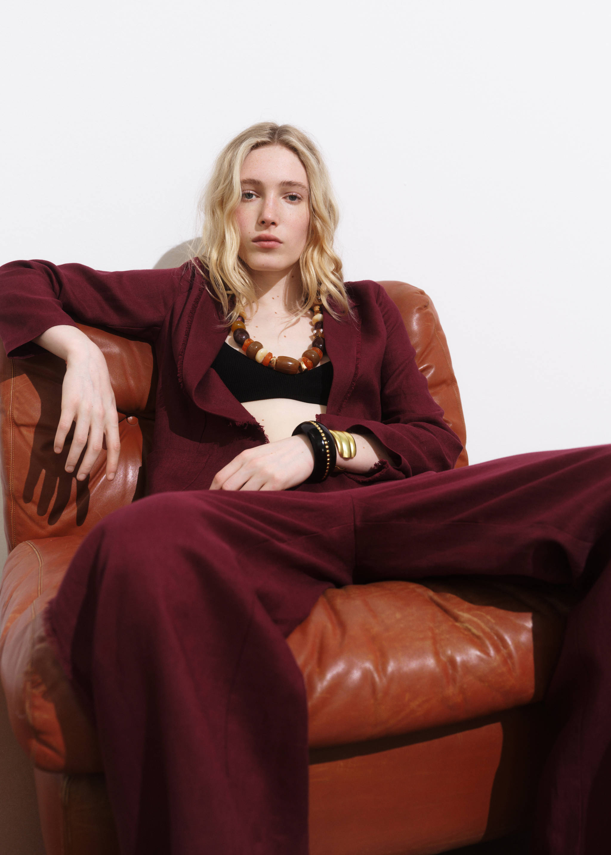 Linen suit jacket with frayed ends - Details of the article 2