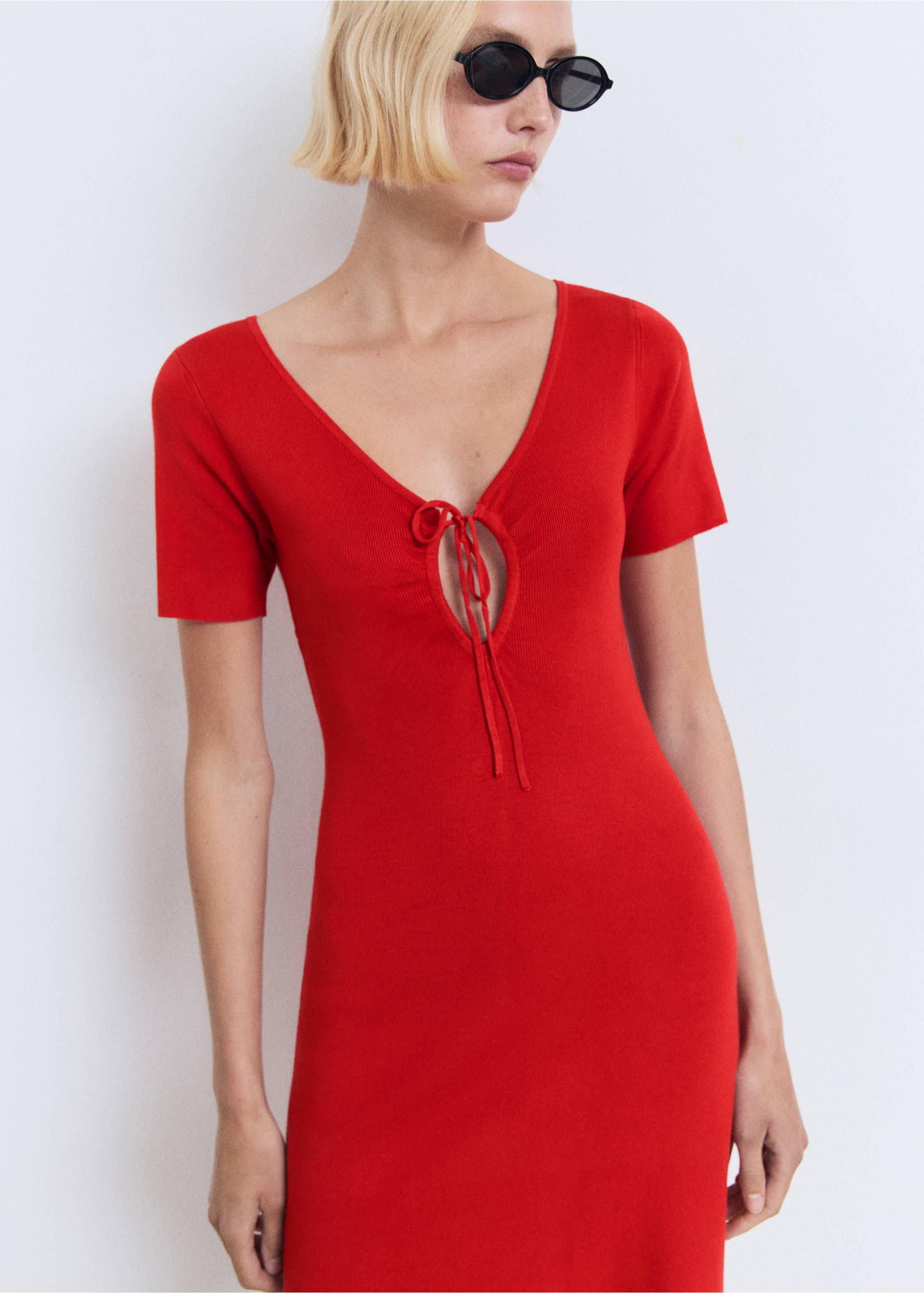 Knitted dress with bow neckline - Medium plane, Red. Ref: 17061217-00.