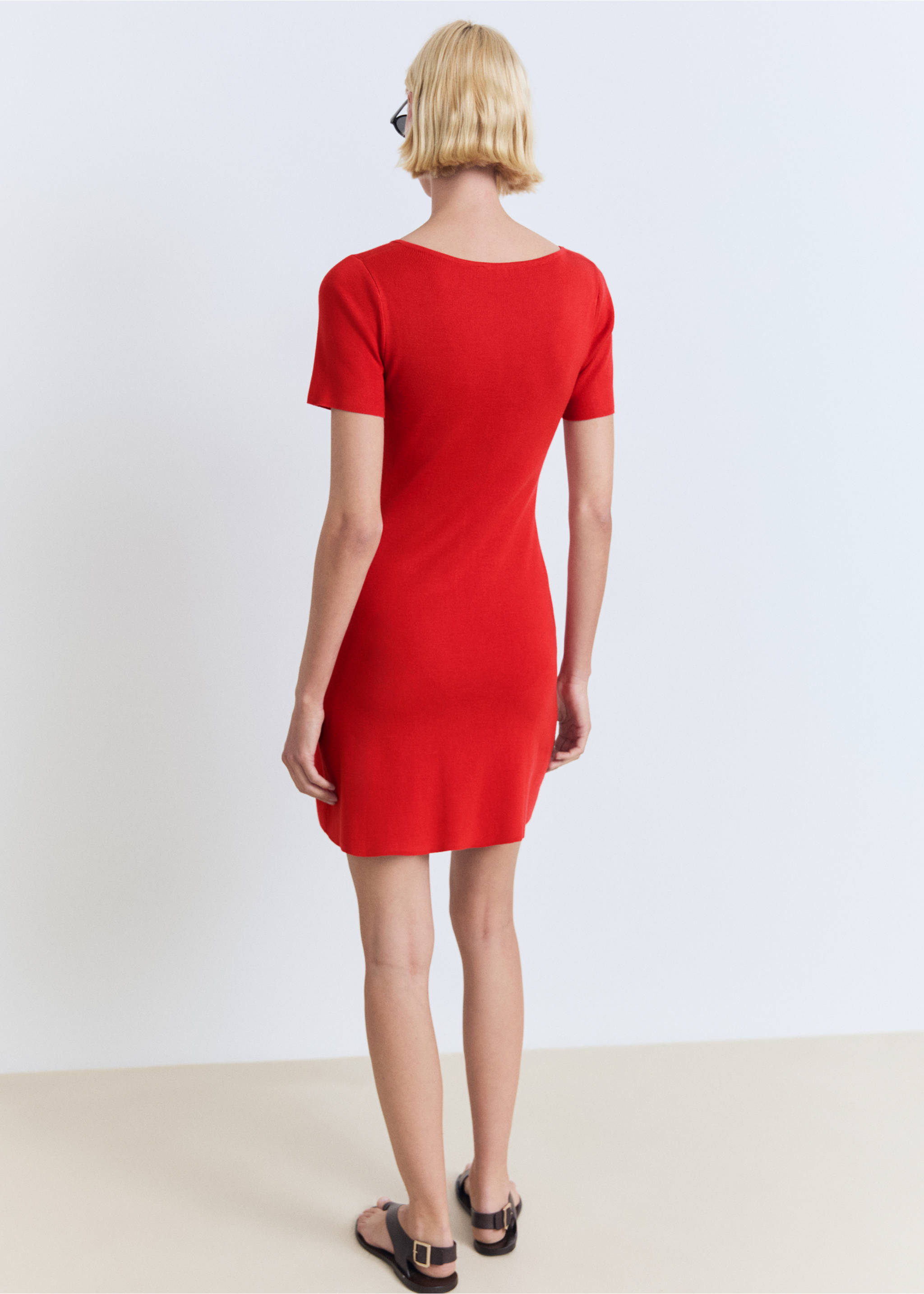 Knitted dress with bow neckline - Reverse of the article, Red. Ref: 17061217-00.
