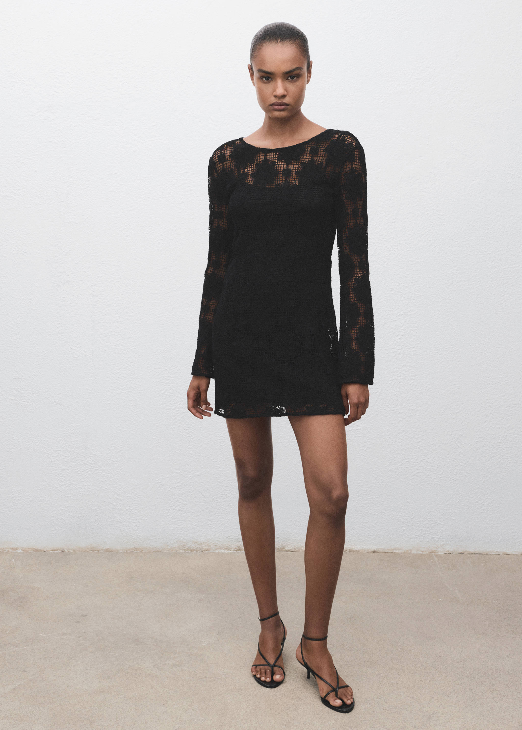 Crochet dress with back neckline - General plane