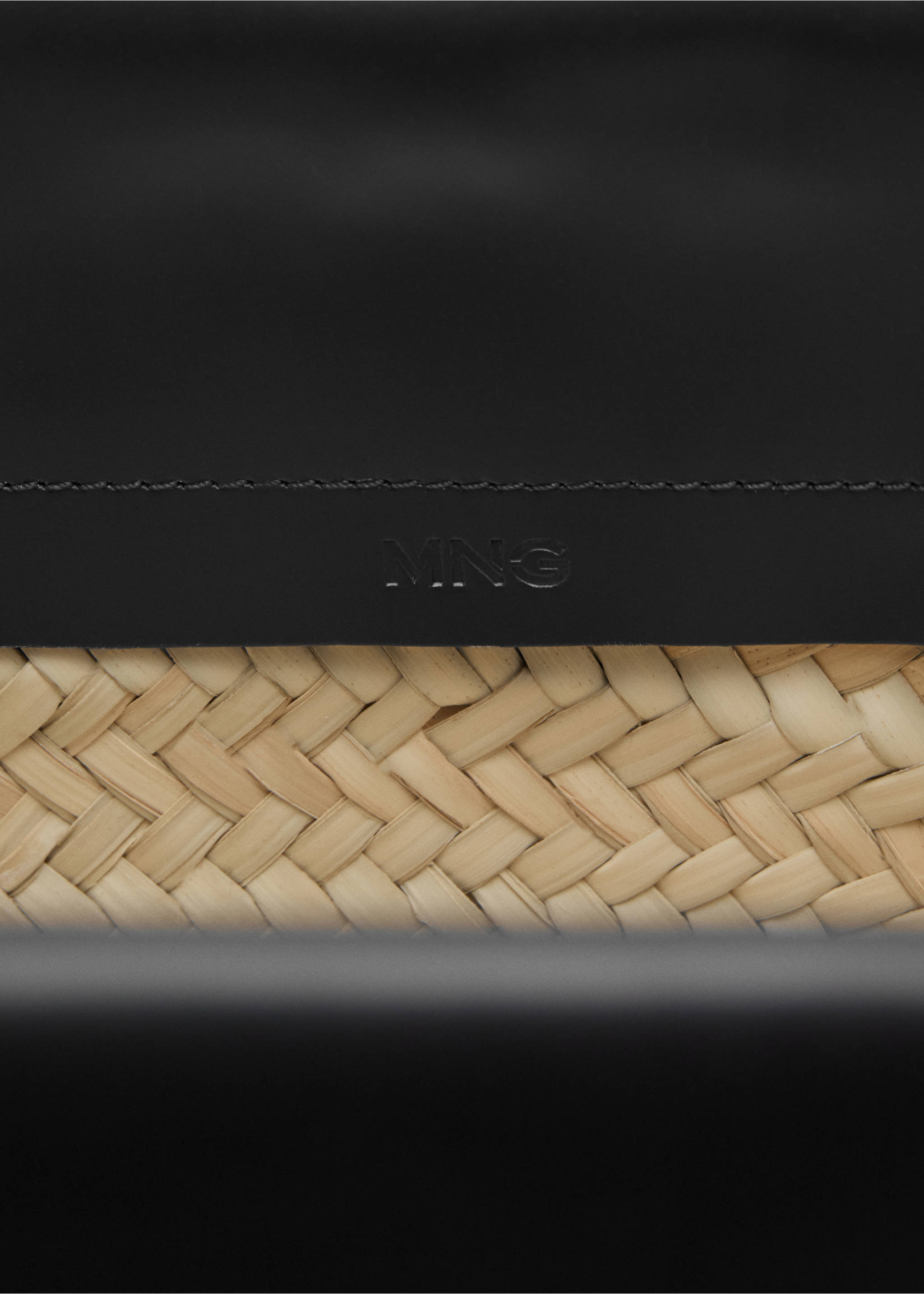 Small natural fibre basket with leather fringes - Details of the article 3, Black. Ref: 17061240-00.
