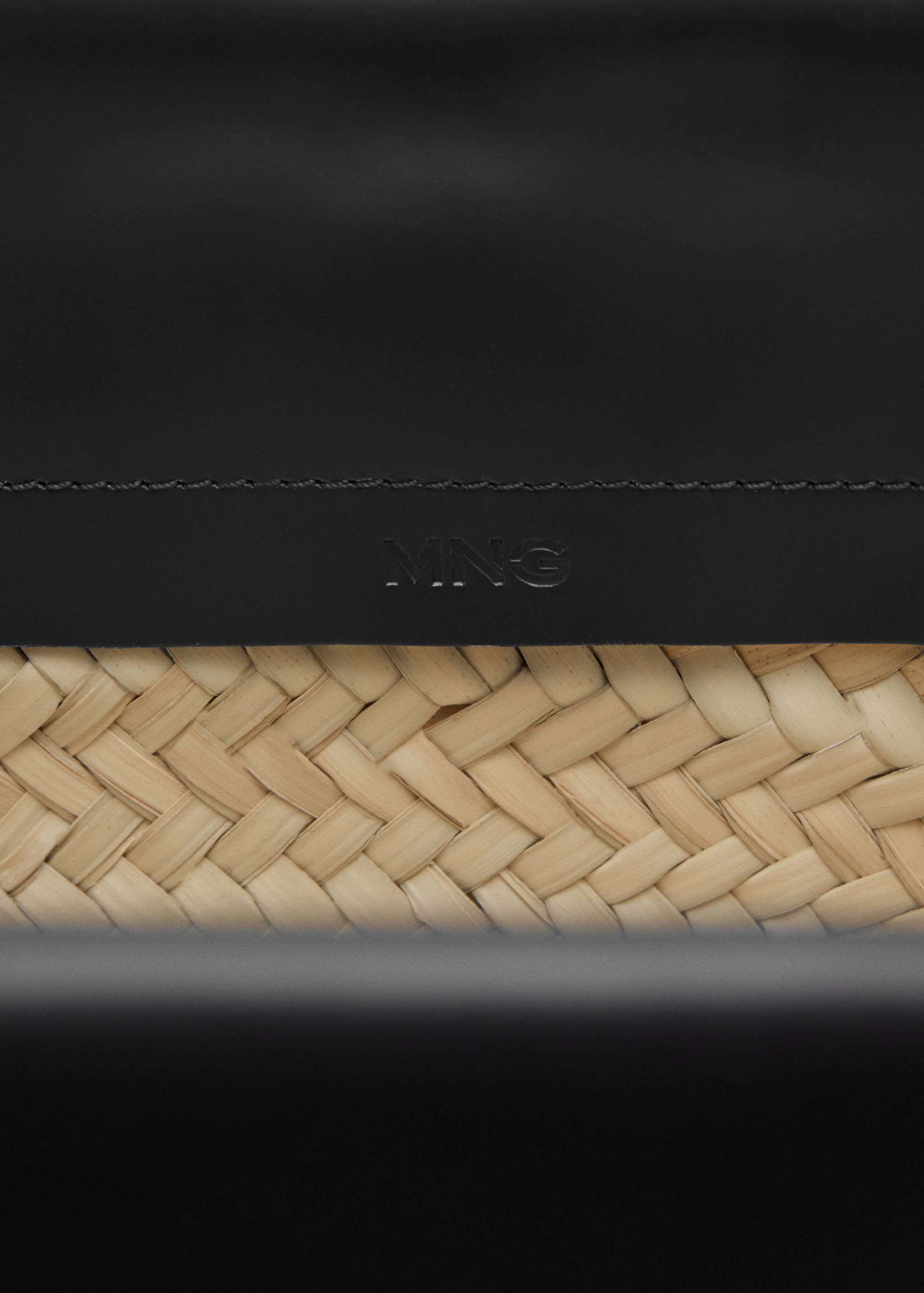Small natural fibre basket with leather fringes - Details of the article 3