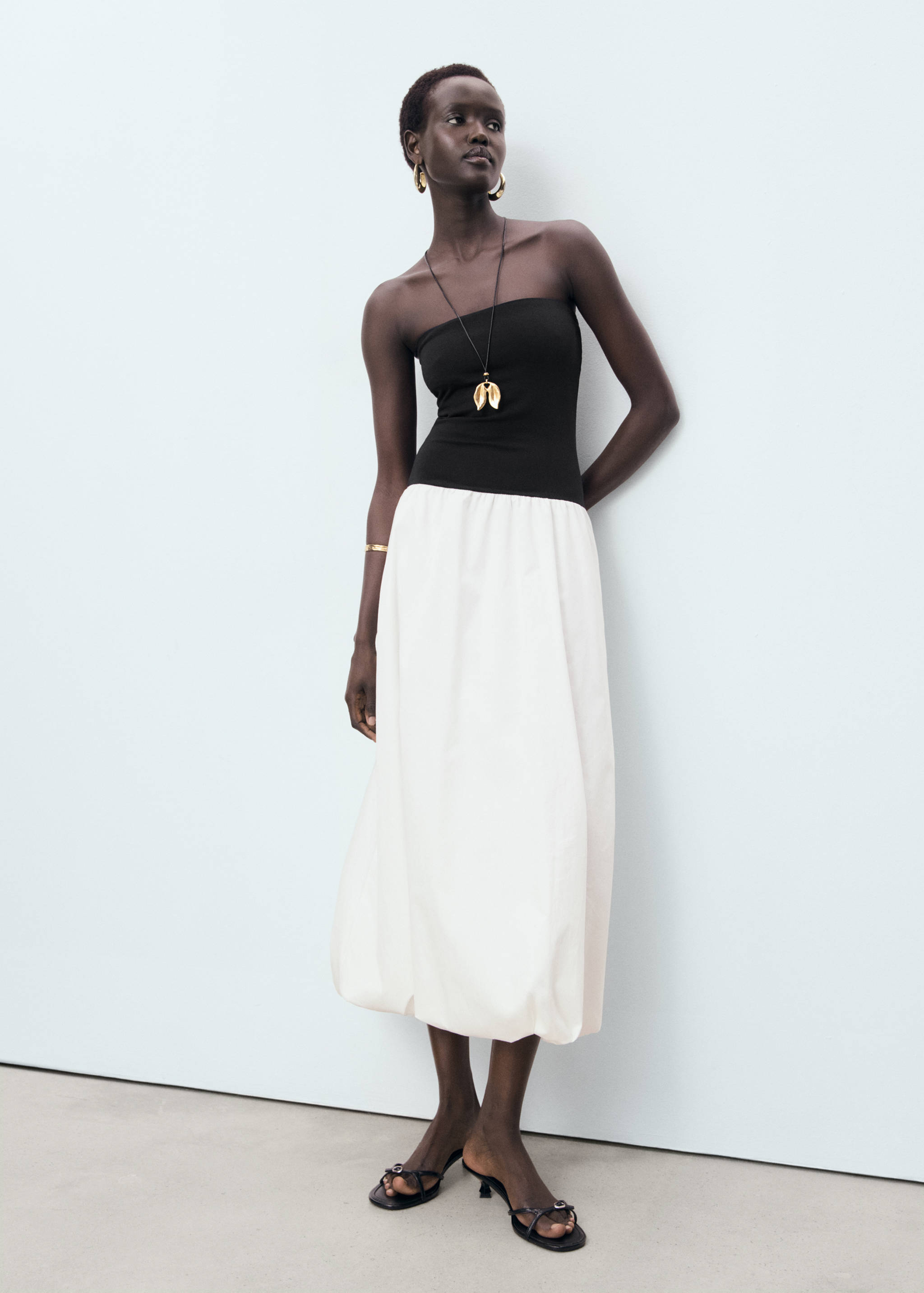Combined knitted balloon dress - General plane