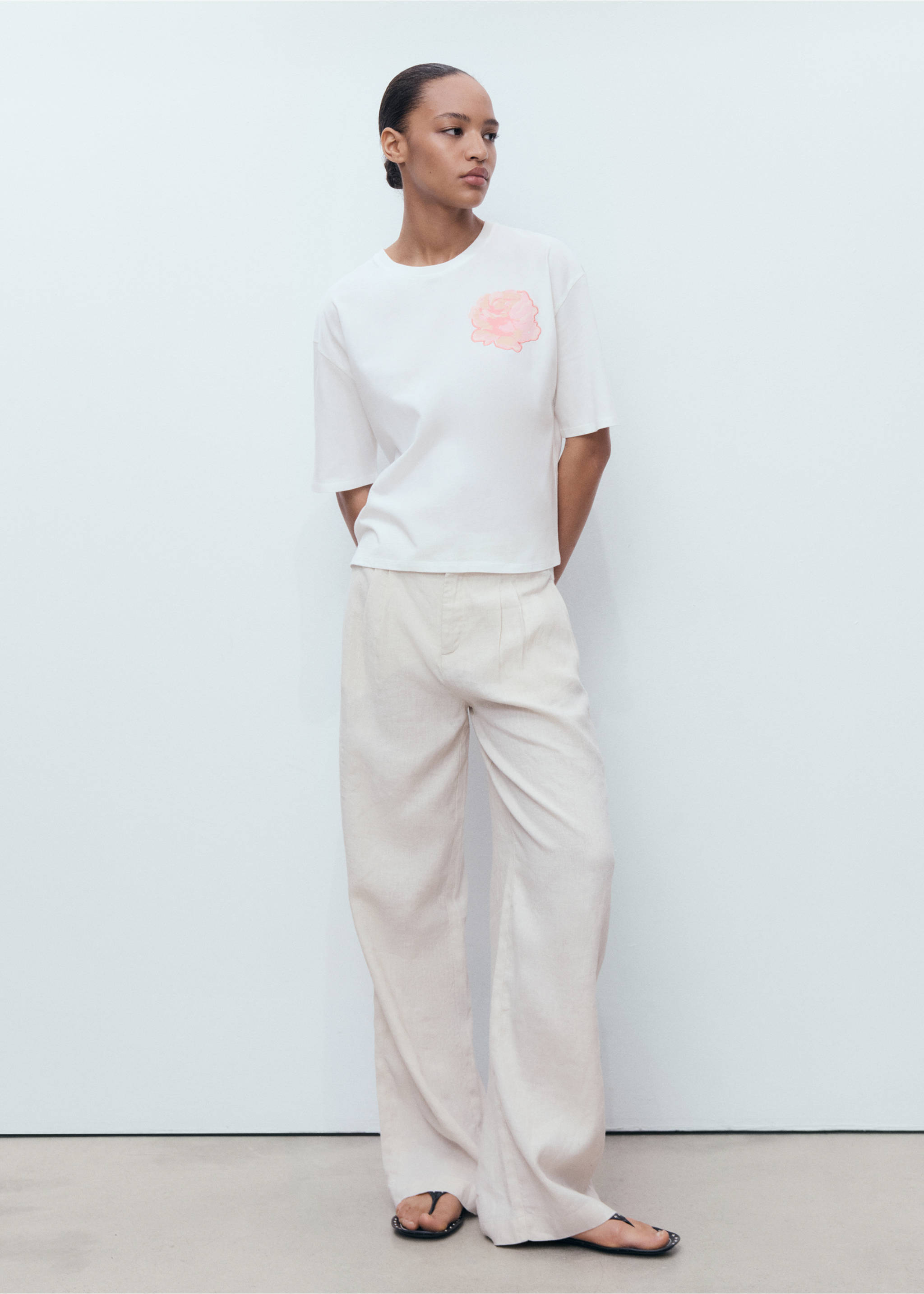 Cotton t-shirt with flower detail - General plane, Off White. Ref: 17061258-00.