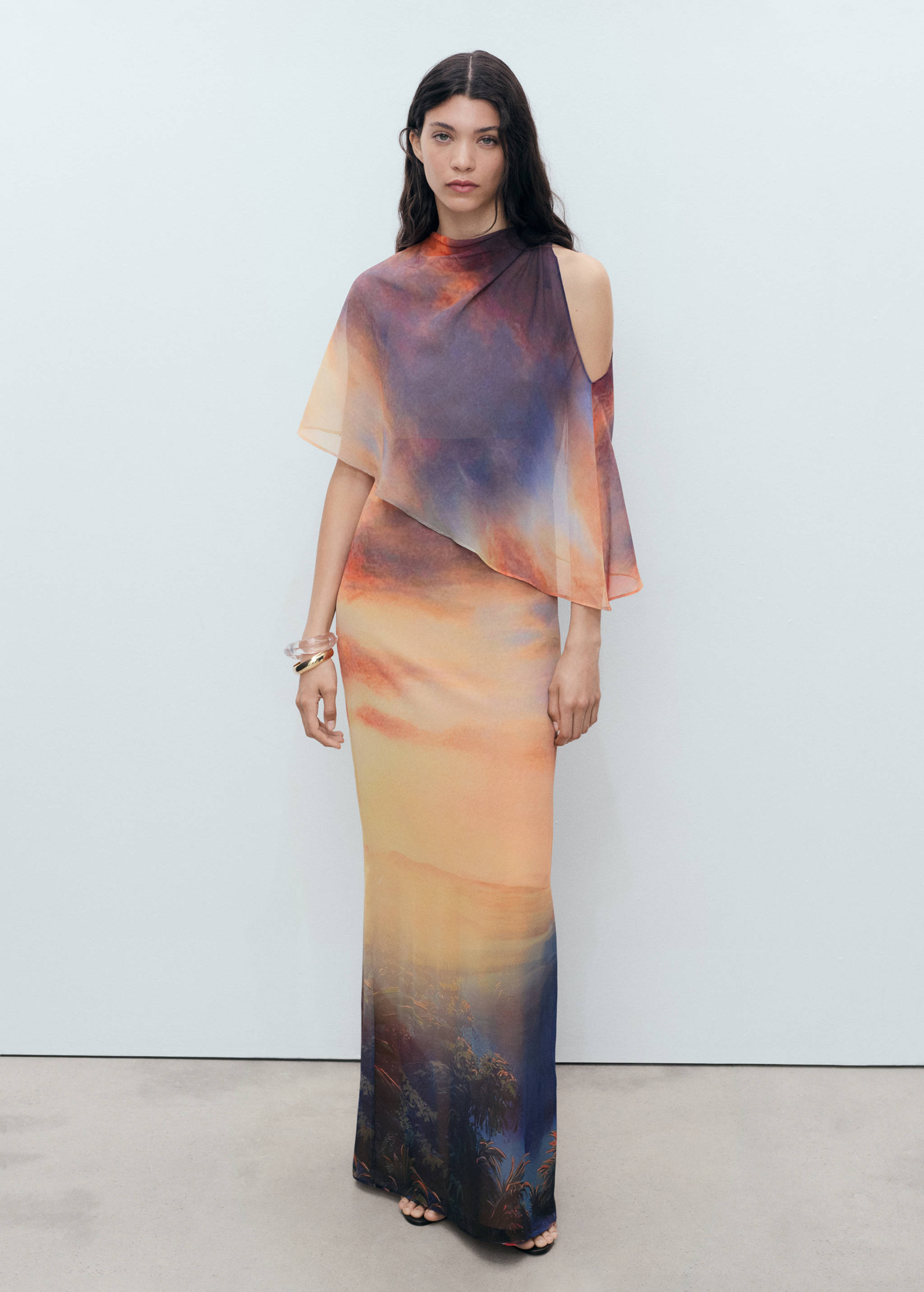 Gemustertes Kleid mit asymmetrischem Cape - Allgemeine Ansicht