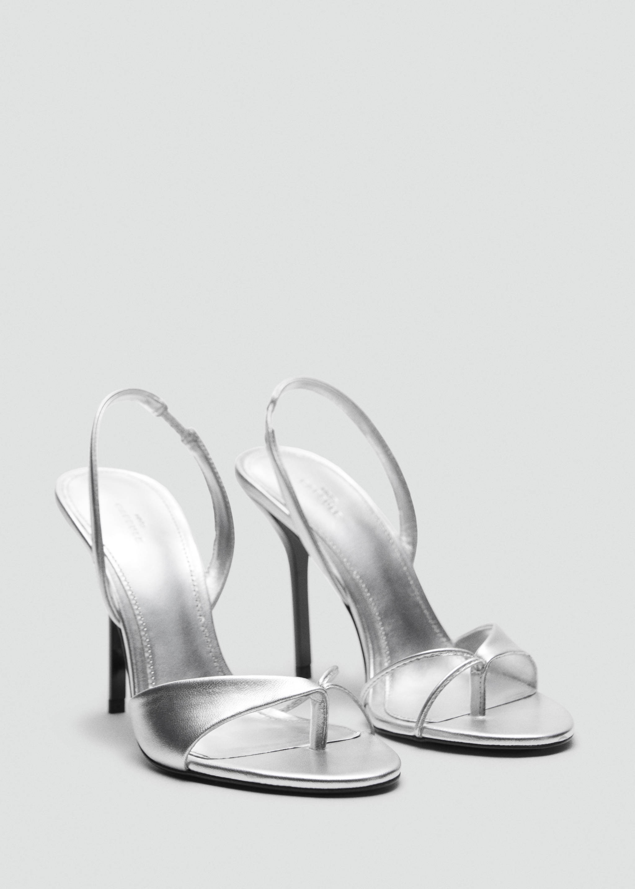 Sandales en cuir à talons contrastés - Plan moyen