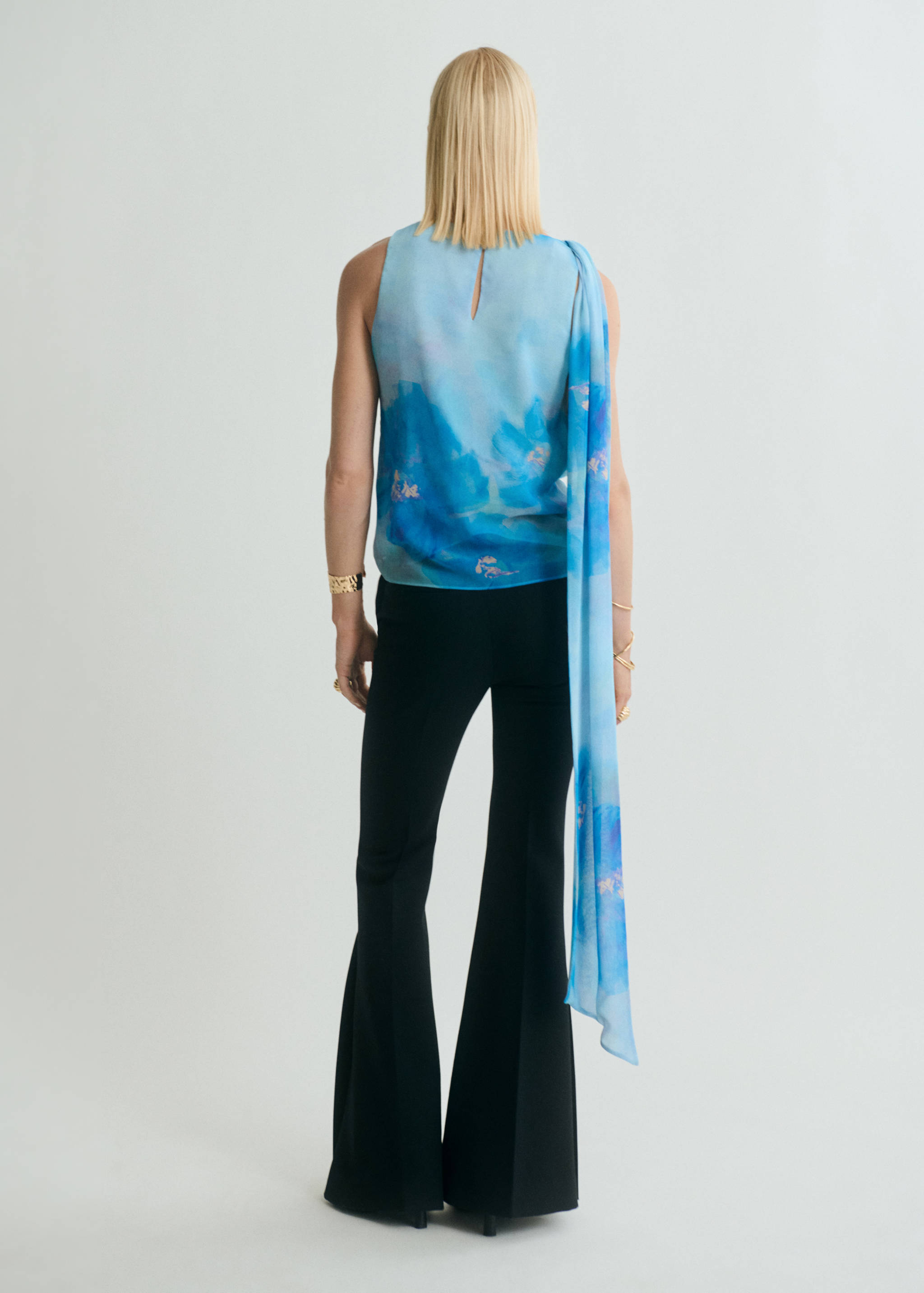 Floral tie blouse - Reverse of the article