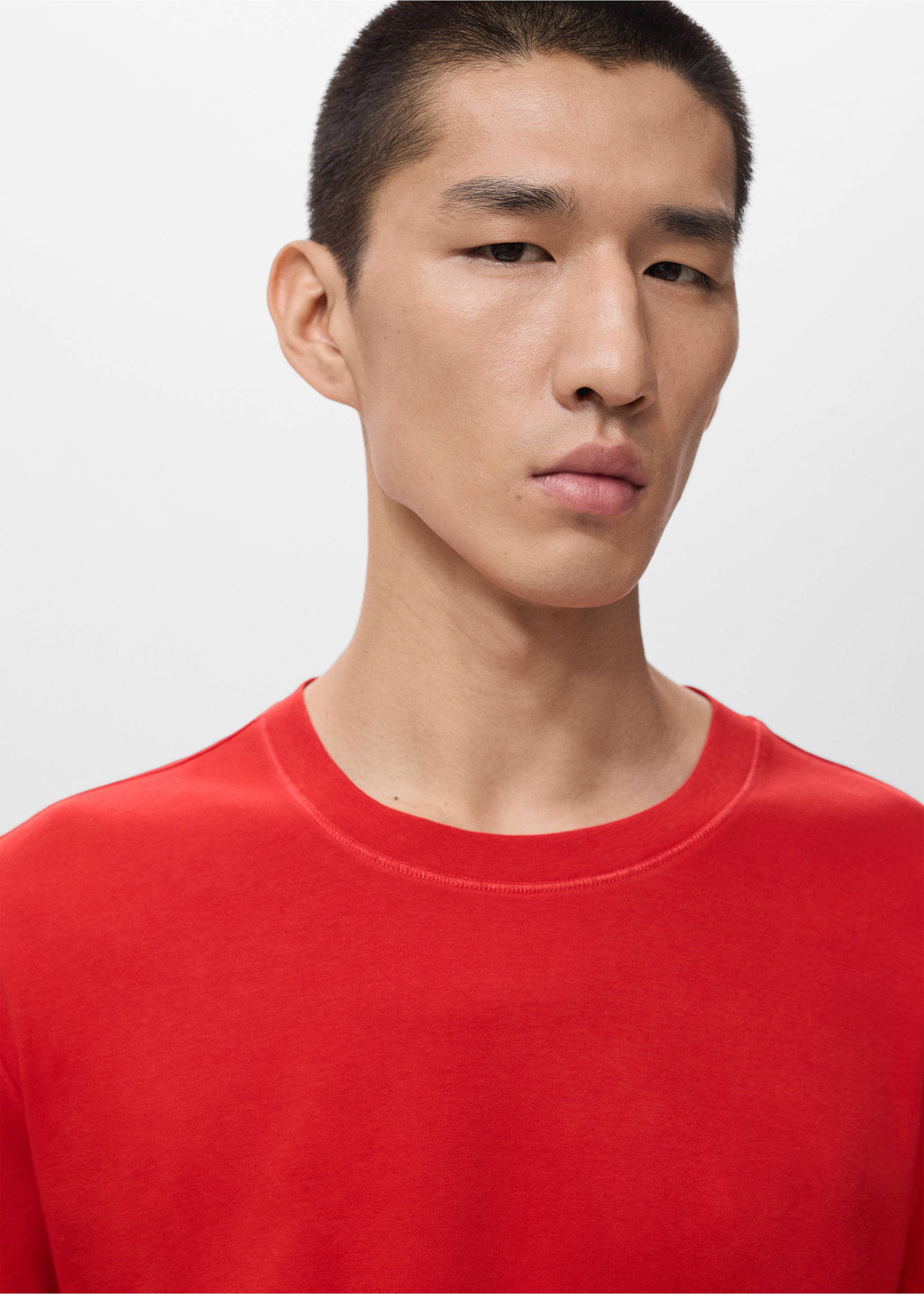 Medium weight regular fit T-shirt - Details of the article 1, Red. Ref: 17061279-00.