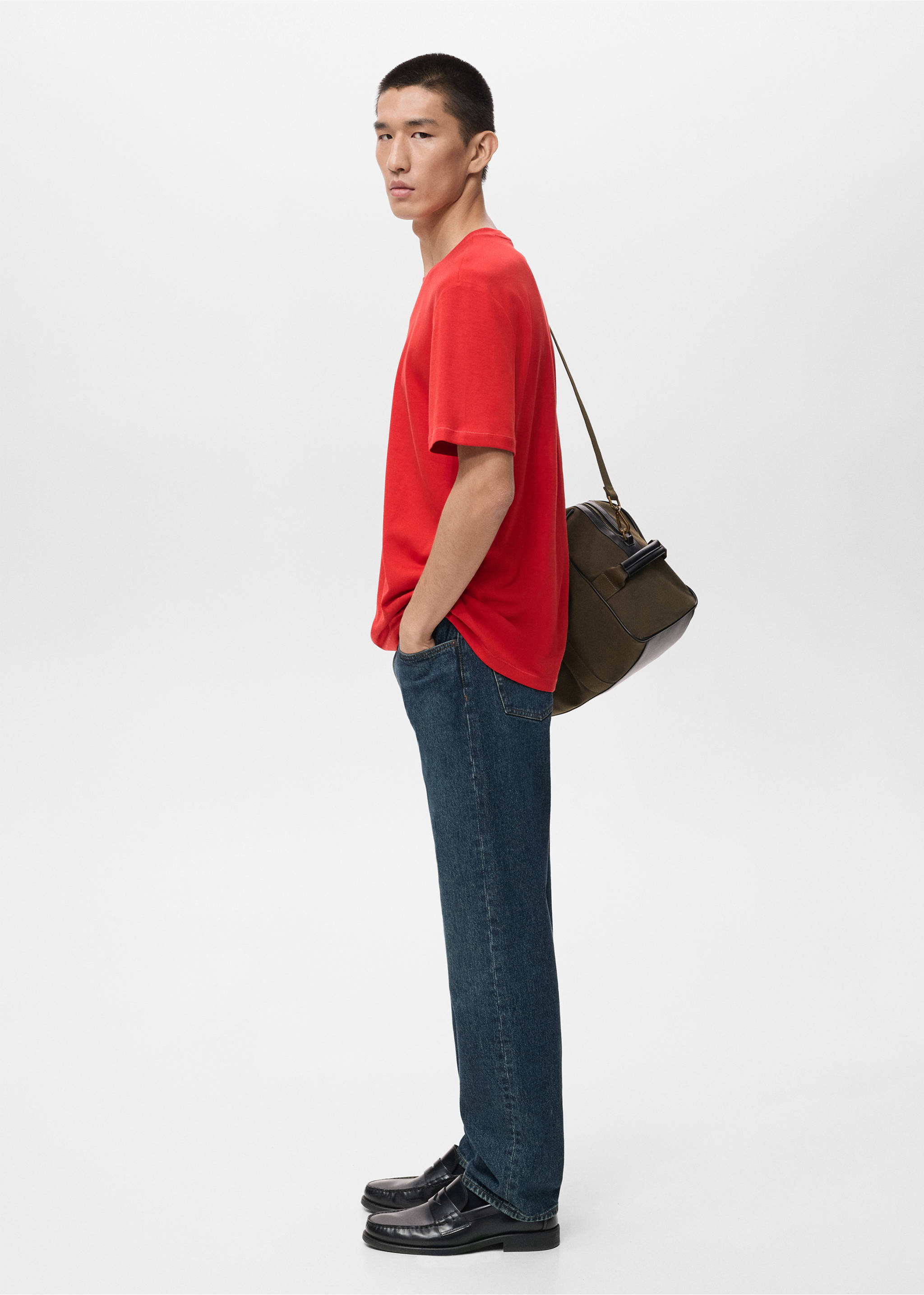 Medium weight regular fit T-shirt - Details of the article 2, Red. Ref: 17061279-00.