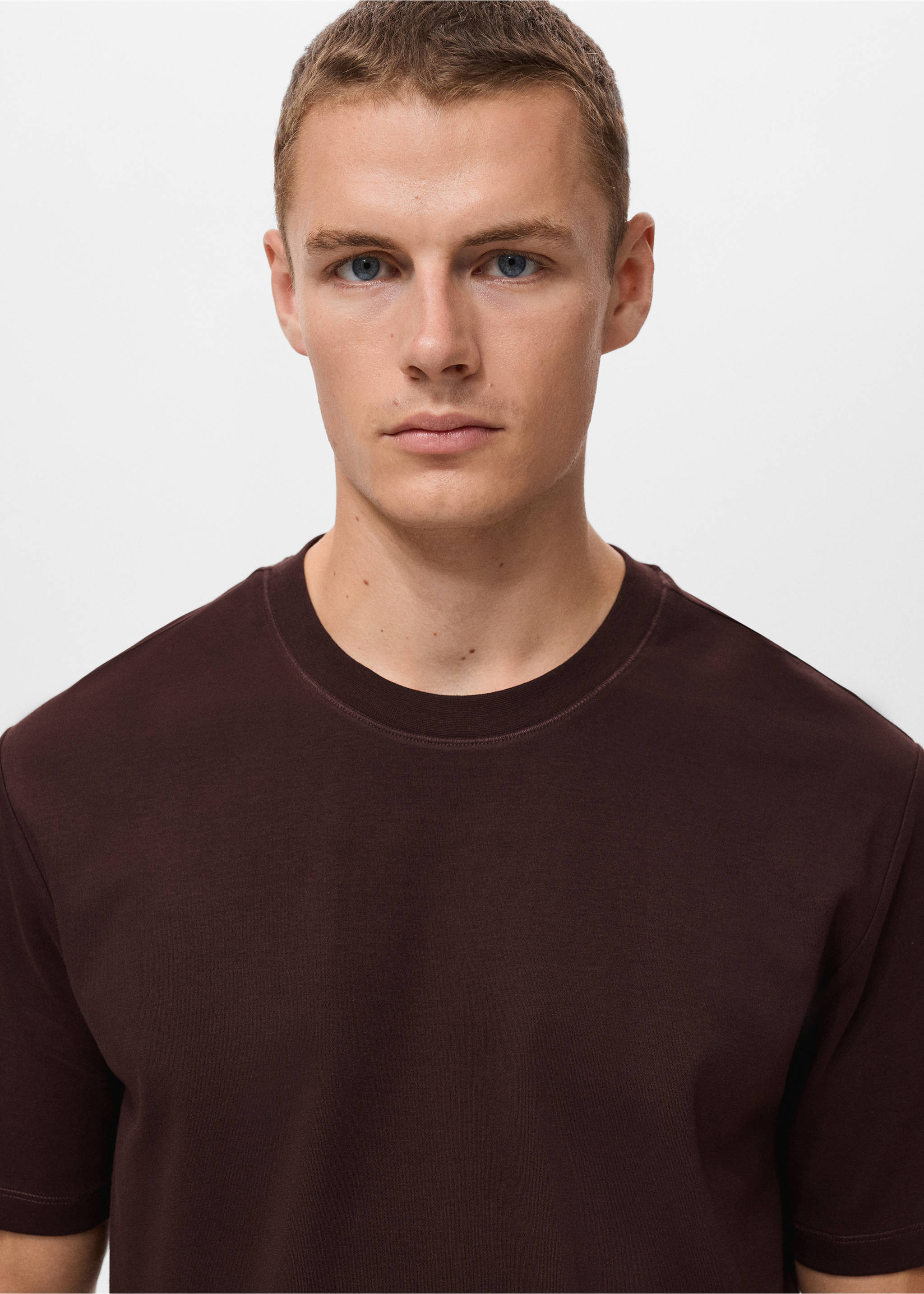 Medium weight regular fit T-shirt - Details of the article 1, Wine. Ref: 17061279-00.