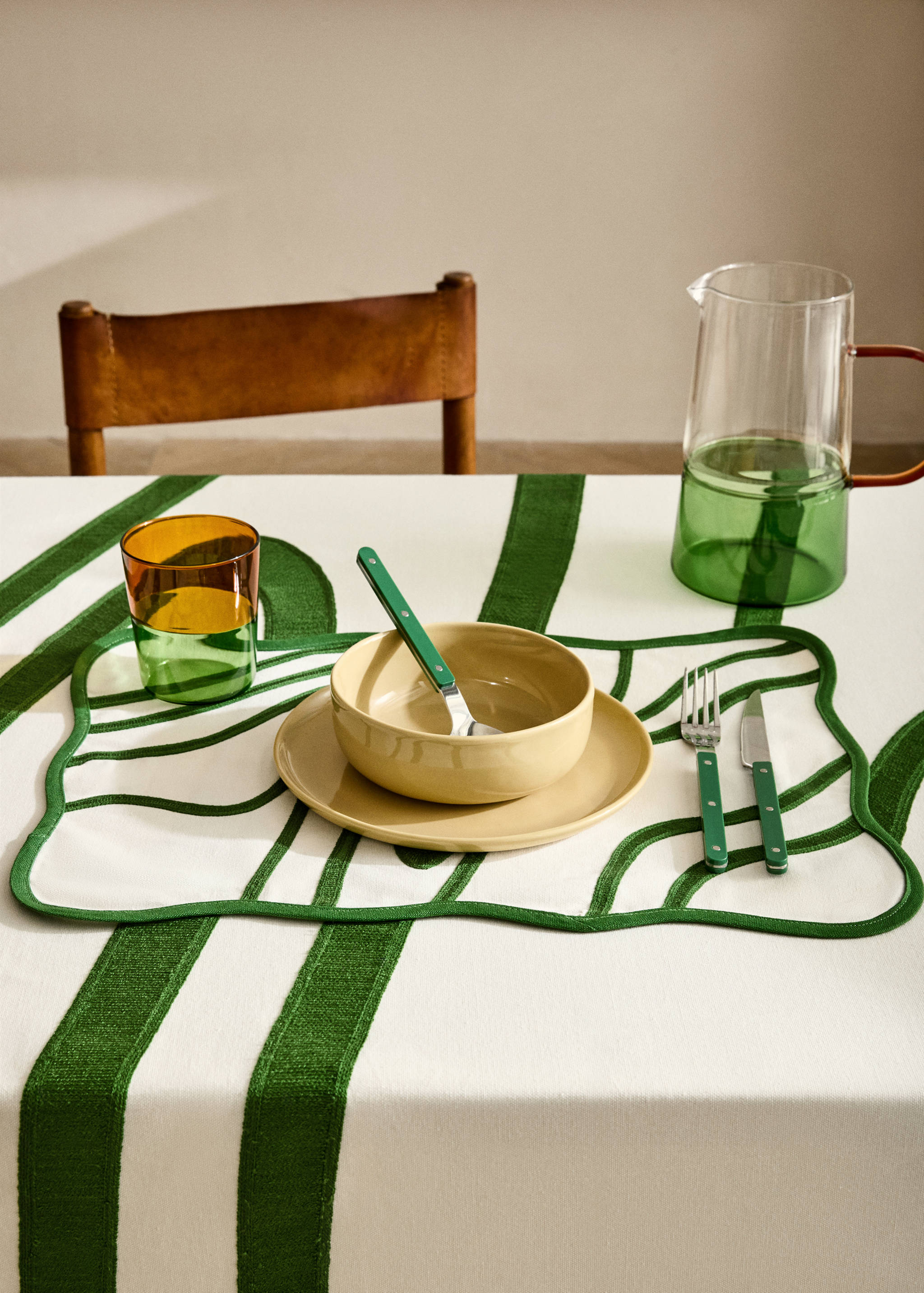 Set de table en coton brodé à ondulations - Plan général