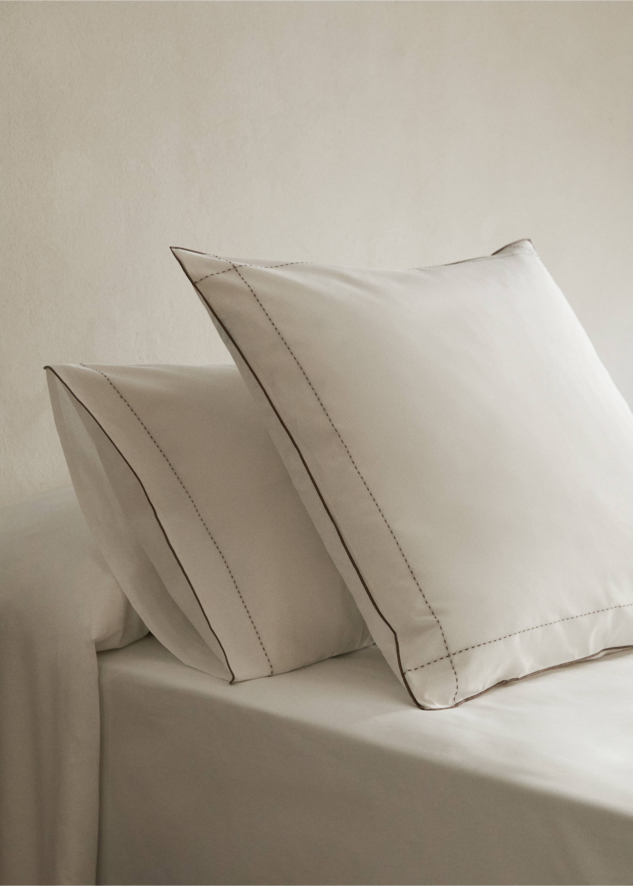 Two 200-thread count percale cotton pillowcases 60x60 cm - General plane, White. Ref: 17061524-00.