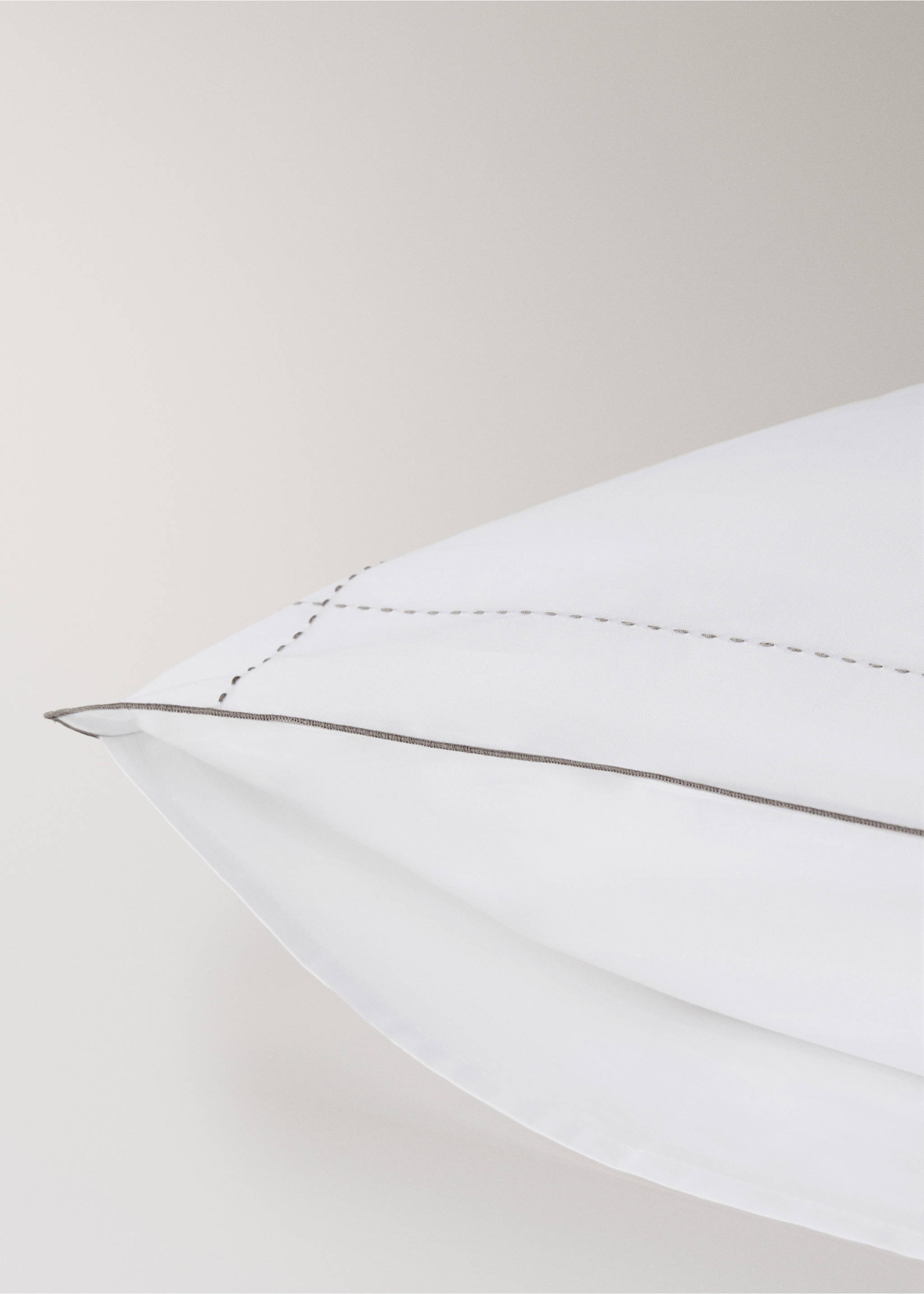 Two 200-thread count percale cotton pillowcases 60x60 cm - Details of the article 3, White. Ref: 17061524-00.