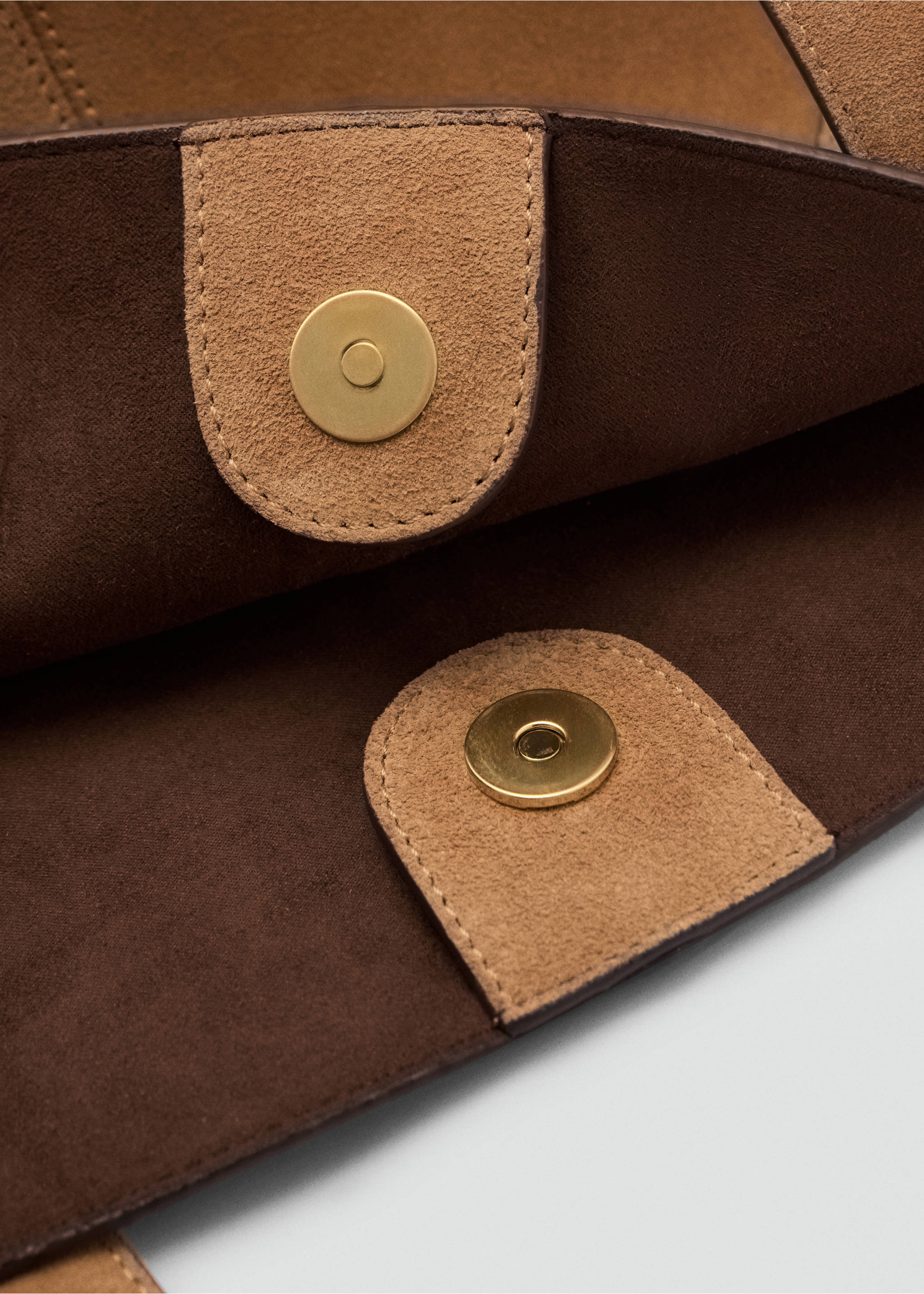 Mini-Shopper Bag aus Rauleder - Detail des Artikels 3, Mittelbraun. Ref: 17061542-00.