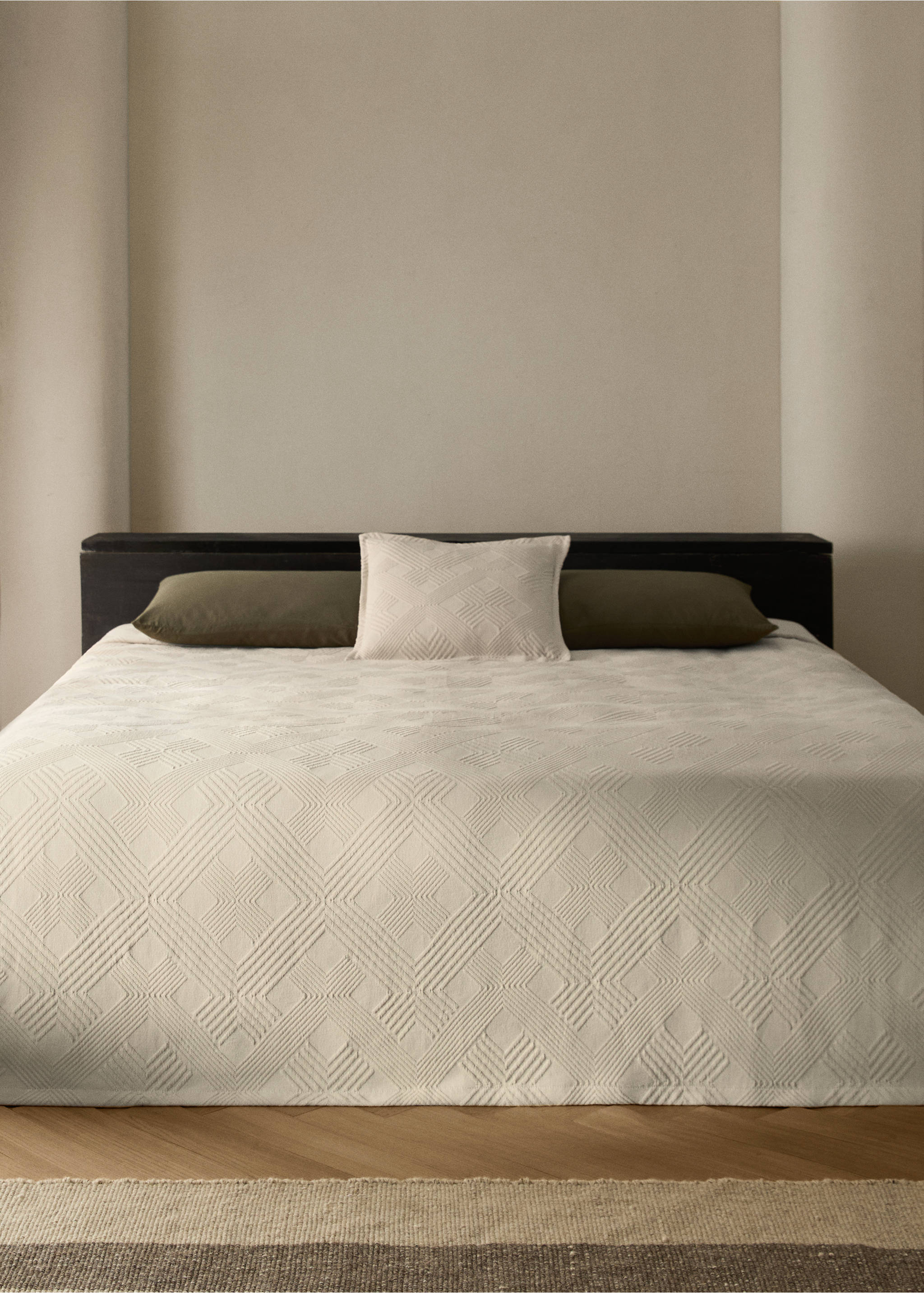 Cotton jacquard bedspread for 180/200 cm bed - General plane, Sand. Ref: 17061560-00.