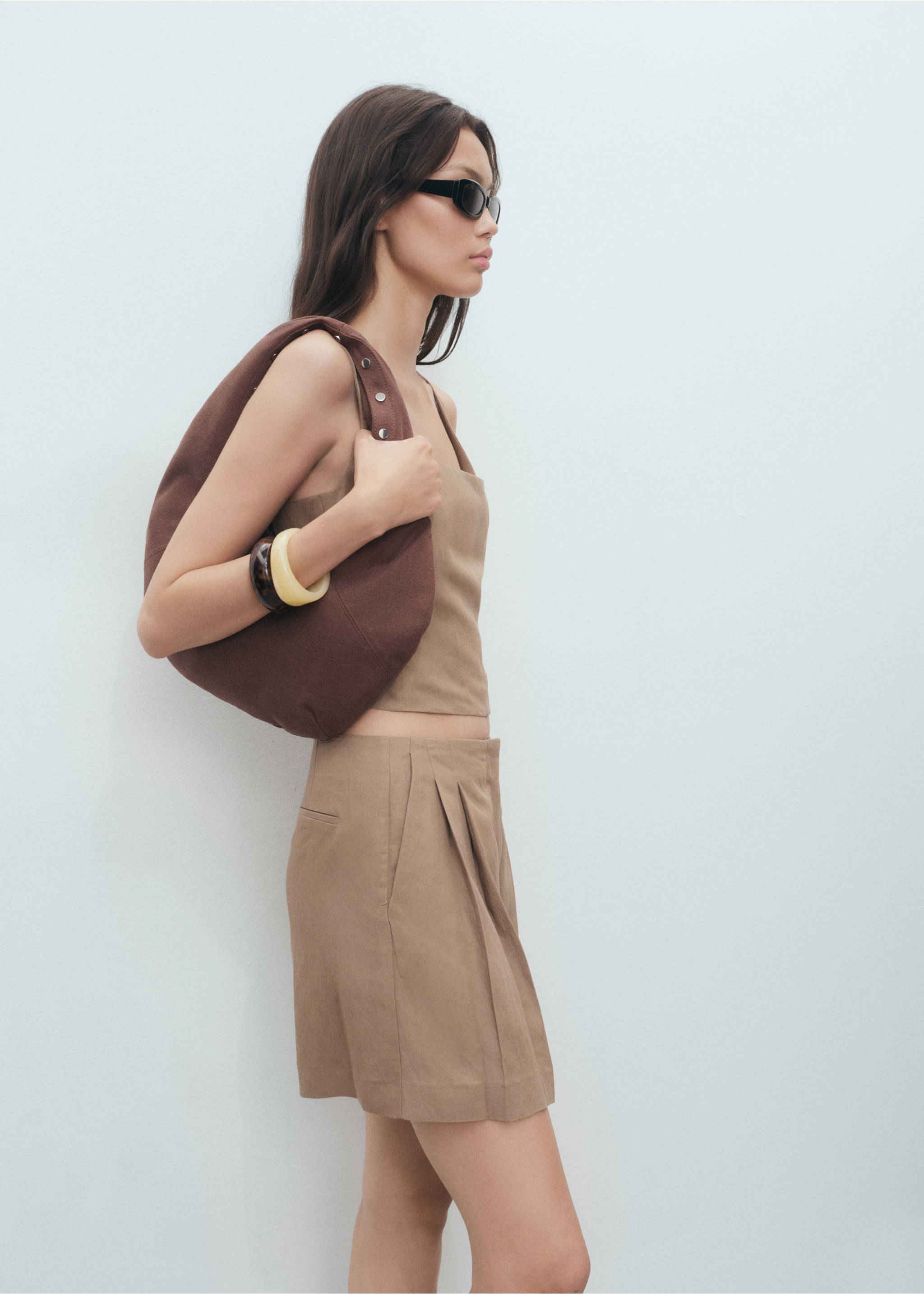 Linen-blend cross-back top - Details of the article 1, Brown. Ref: 17062537-00.