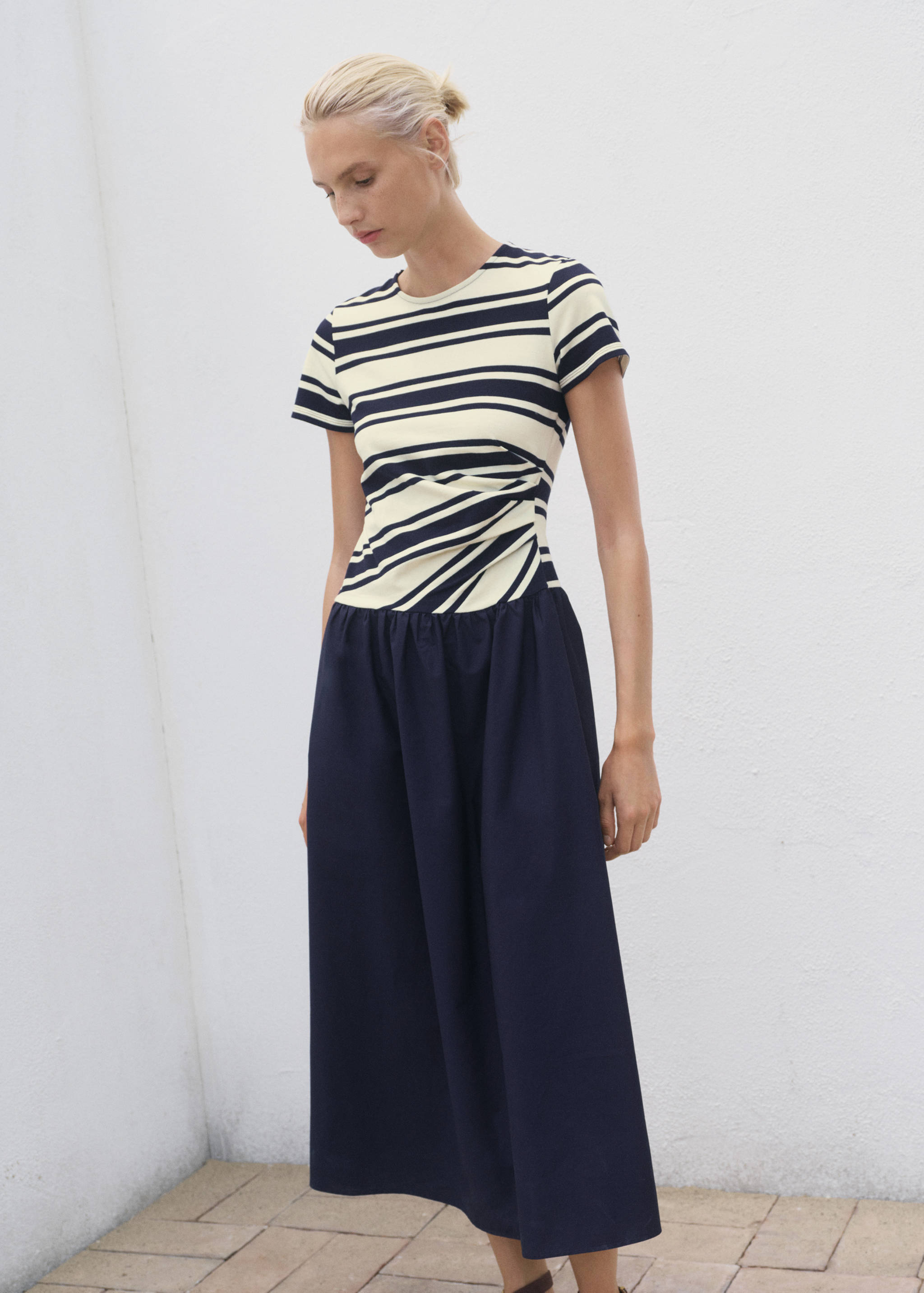 Vestido riscas combinado - Plano médio