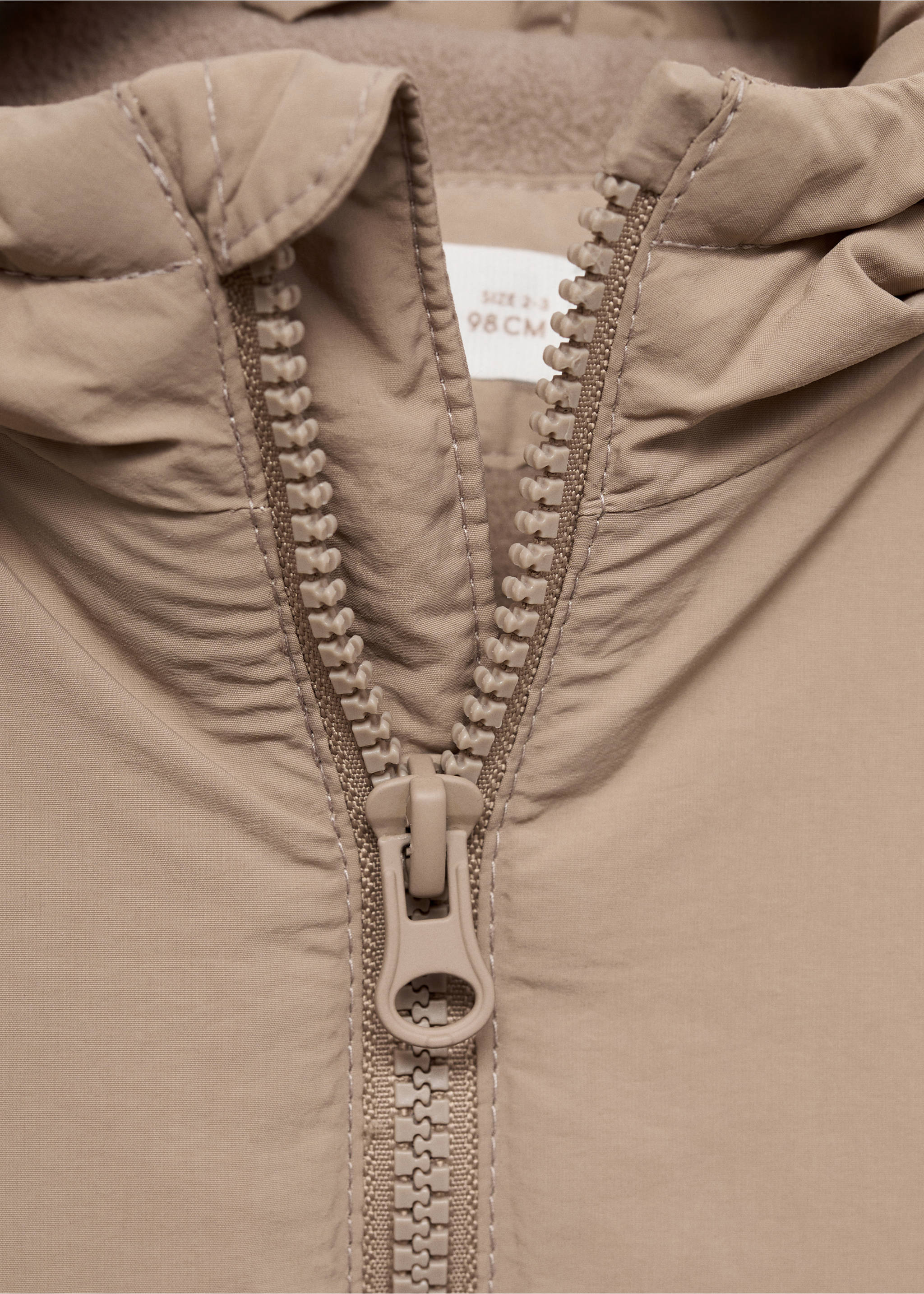 Gewatteerde anorak met capuchon - Detail van het artikel 8, Middenbruin. Ref: 17062895-00.