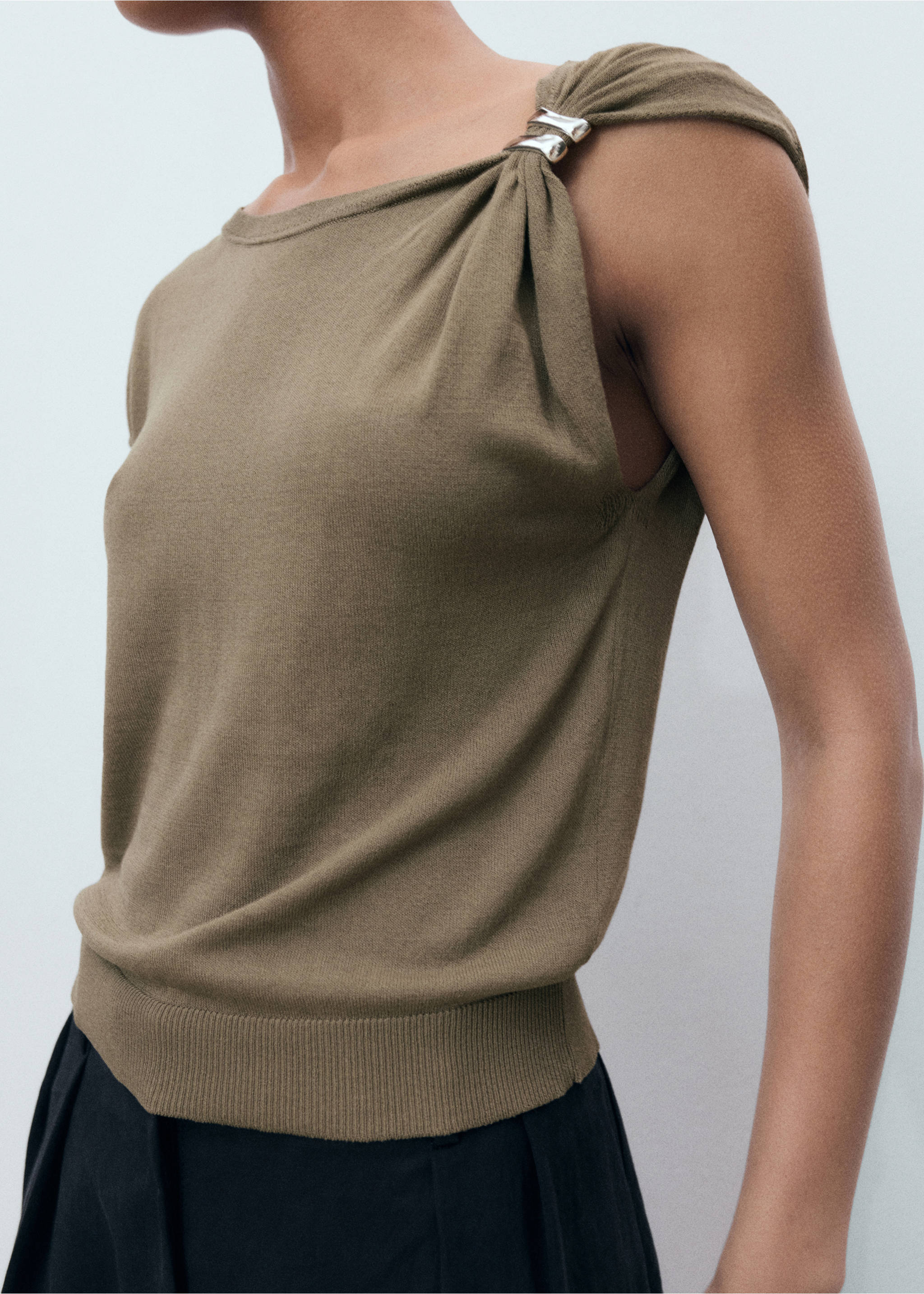 Pull en maille fine avec détails métalliques - Détail de l'article 3, Marron moyen. Ref: 17062899-00.