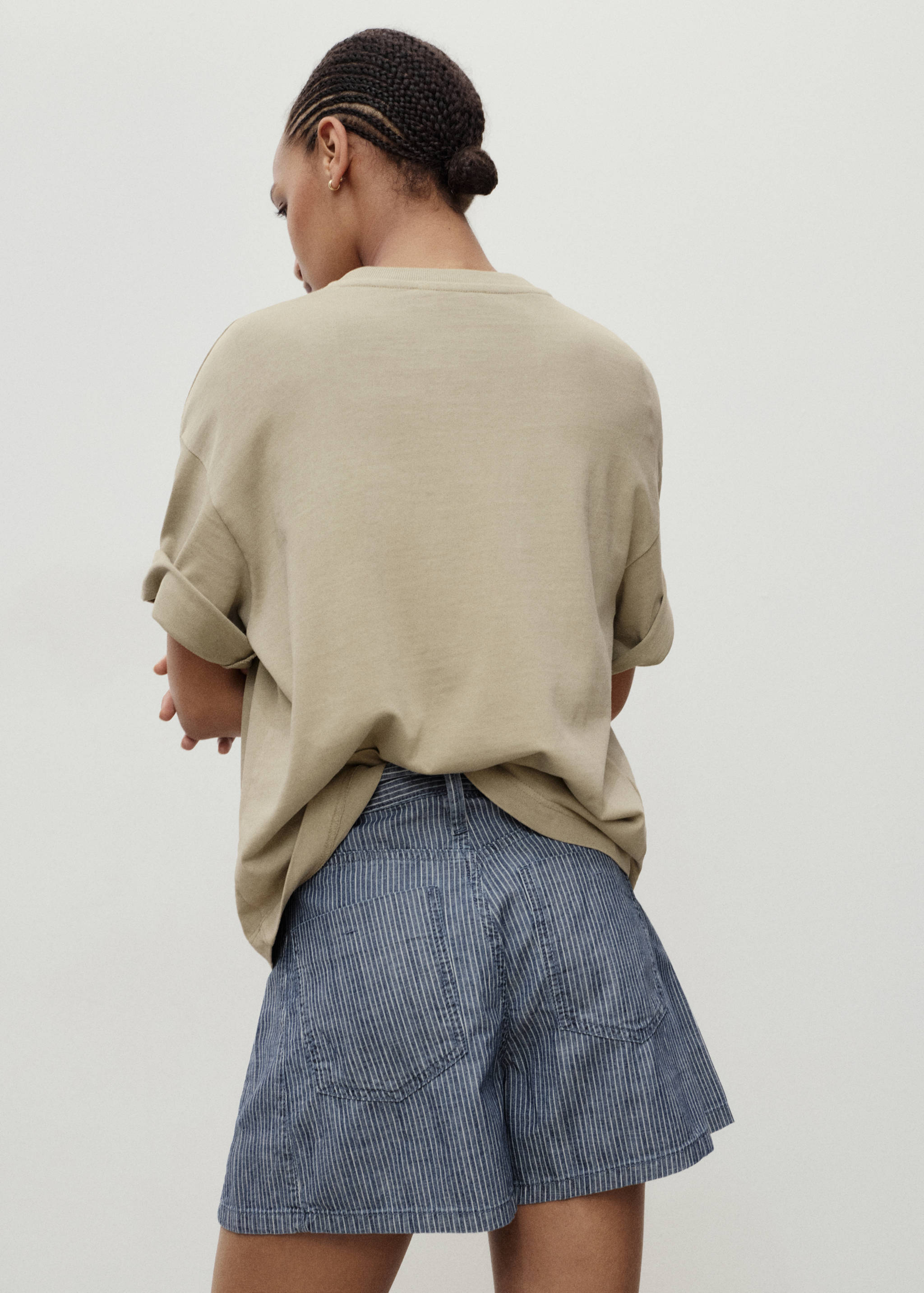 Striped denim shorts with pleats - Reverse of the article