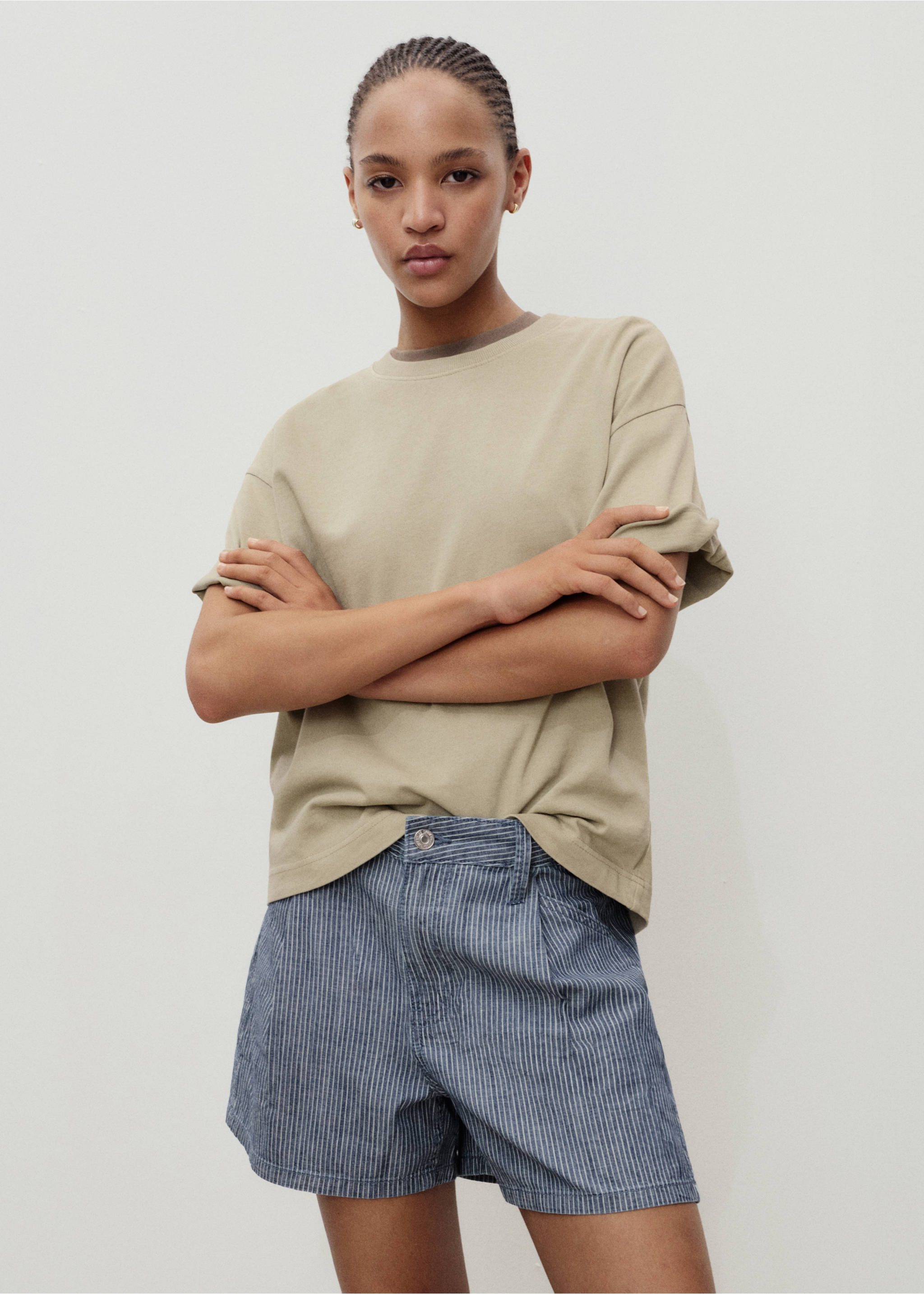Striped denim shorts with pleats - Details of the article 2, Blue. Ref: 17062901-00.