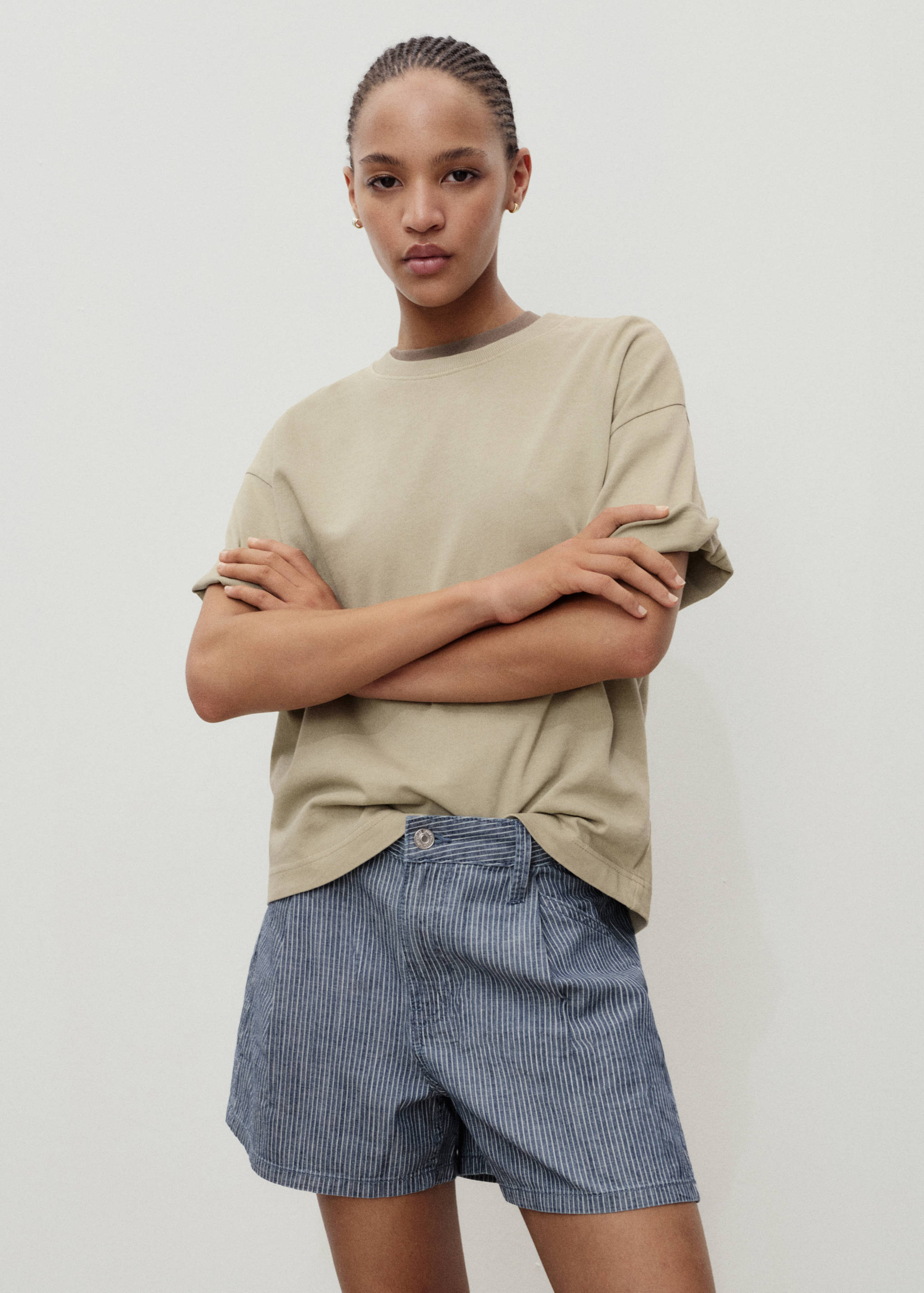 Striped denim shorts with pleats - Details of the article 2