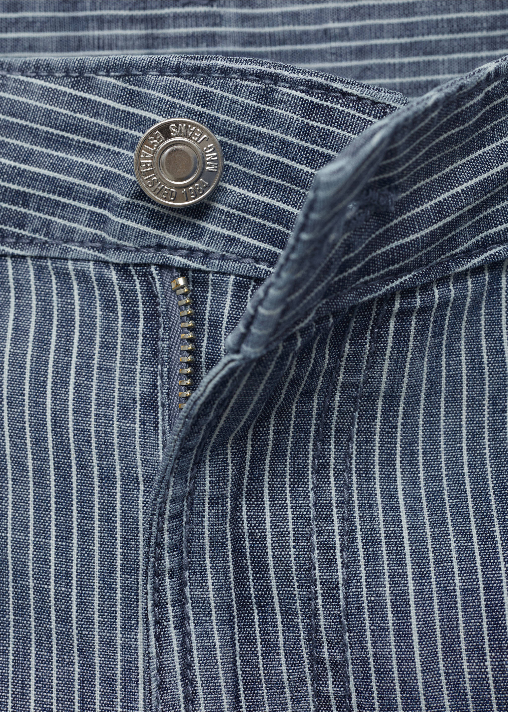 Striped denim shorts with pleats - Details of the article 8, Blue. Ref: 17062901-00.