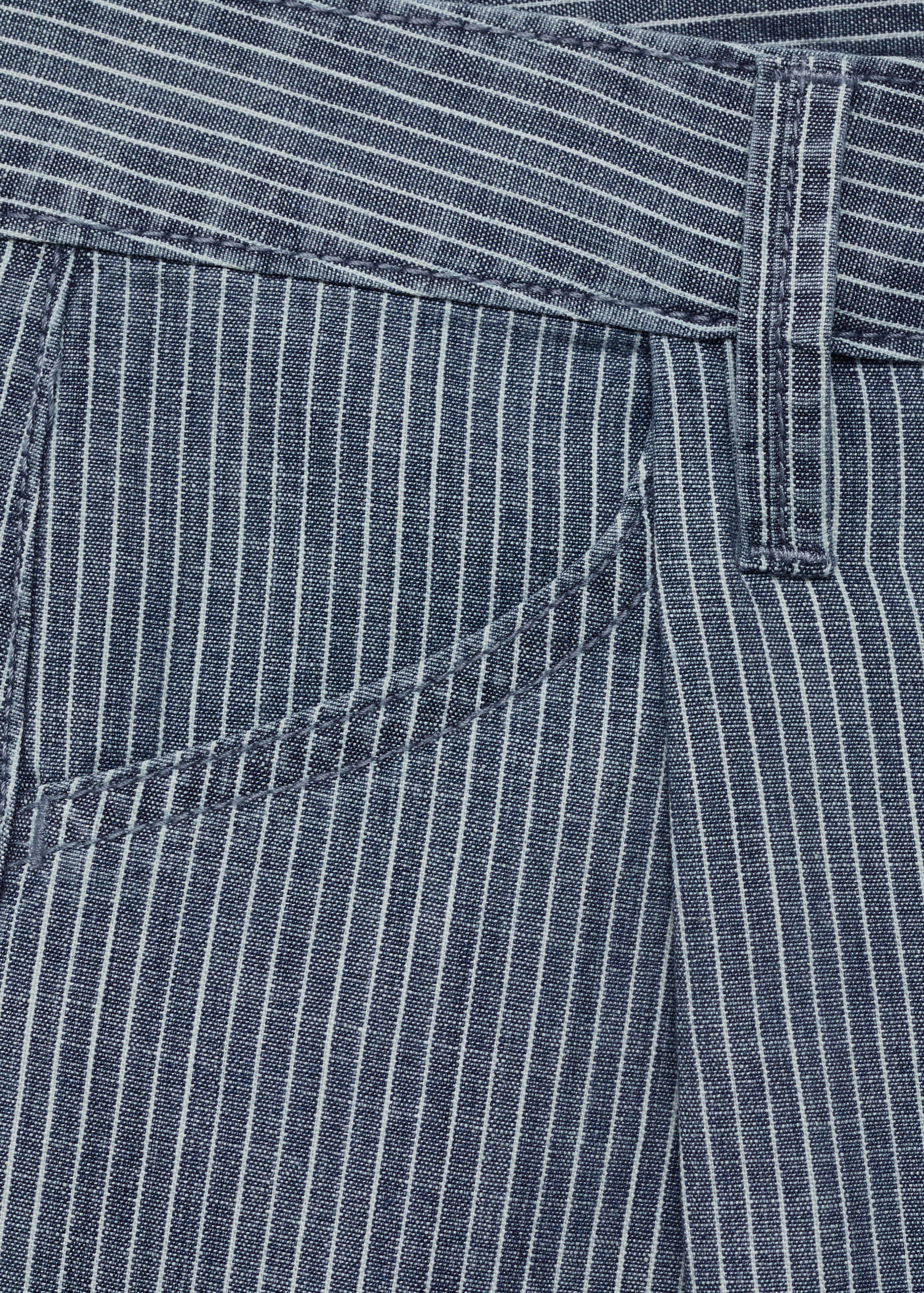 Striped denim shorts with pleats - Details of the article 0