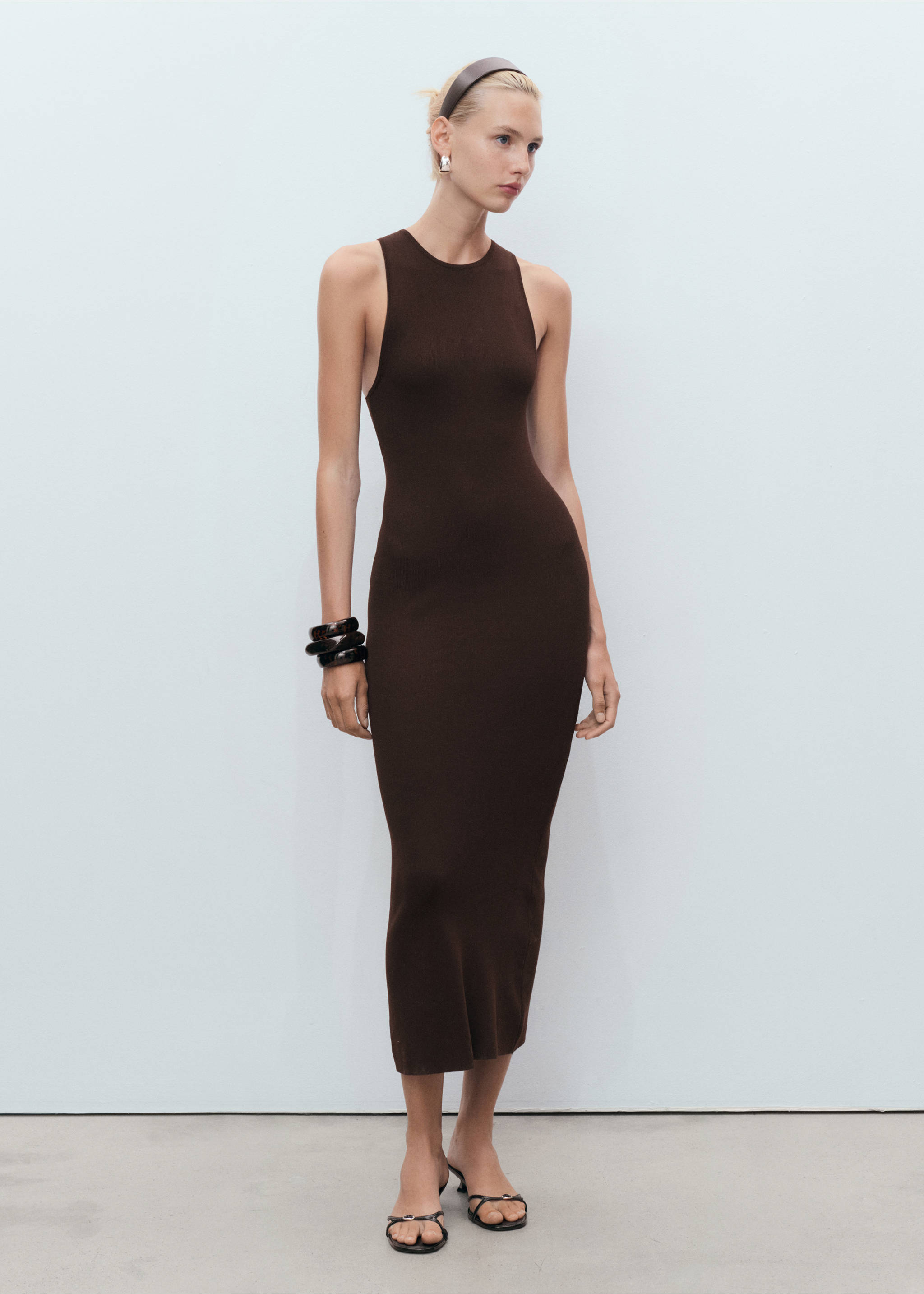 Halter-neck knitted dress - General plane, Chocolate. Ref: 17062903-00.