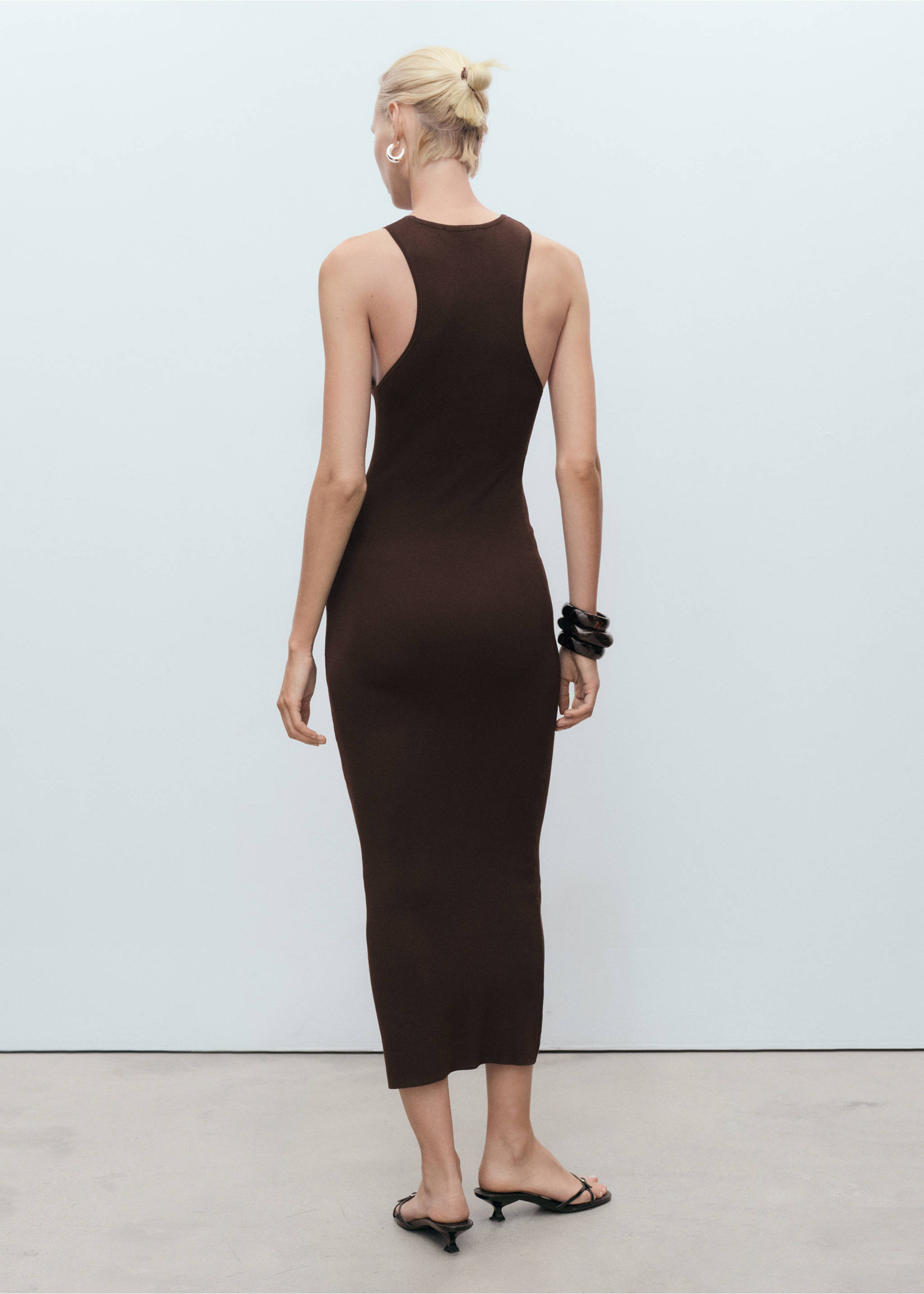 Halter-neck knitted dress - Reverse of the article, Chocolate. Ref: 17062903-00.