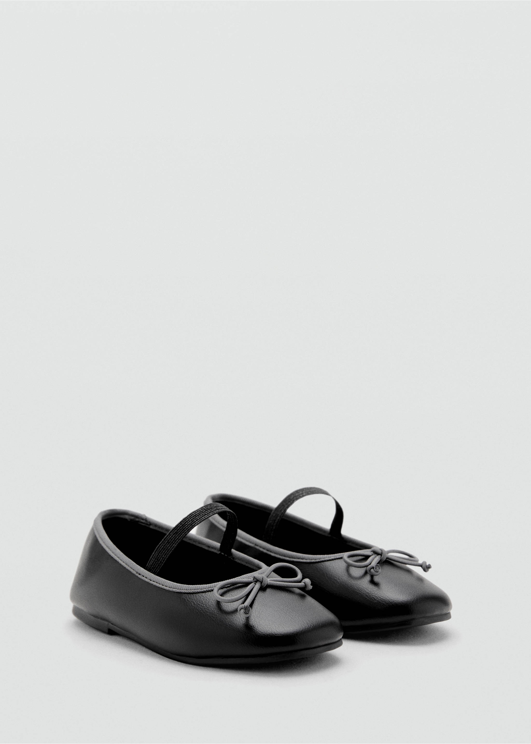 Two-tone ballet flats with bow - Medium plane, Black. Ref: 17062909-00.