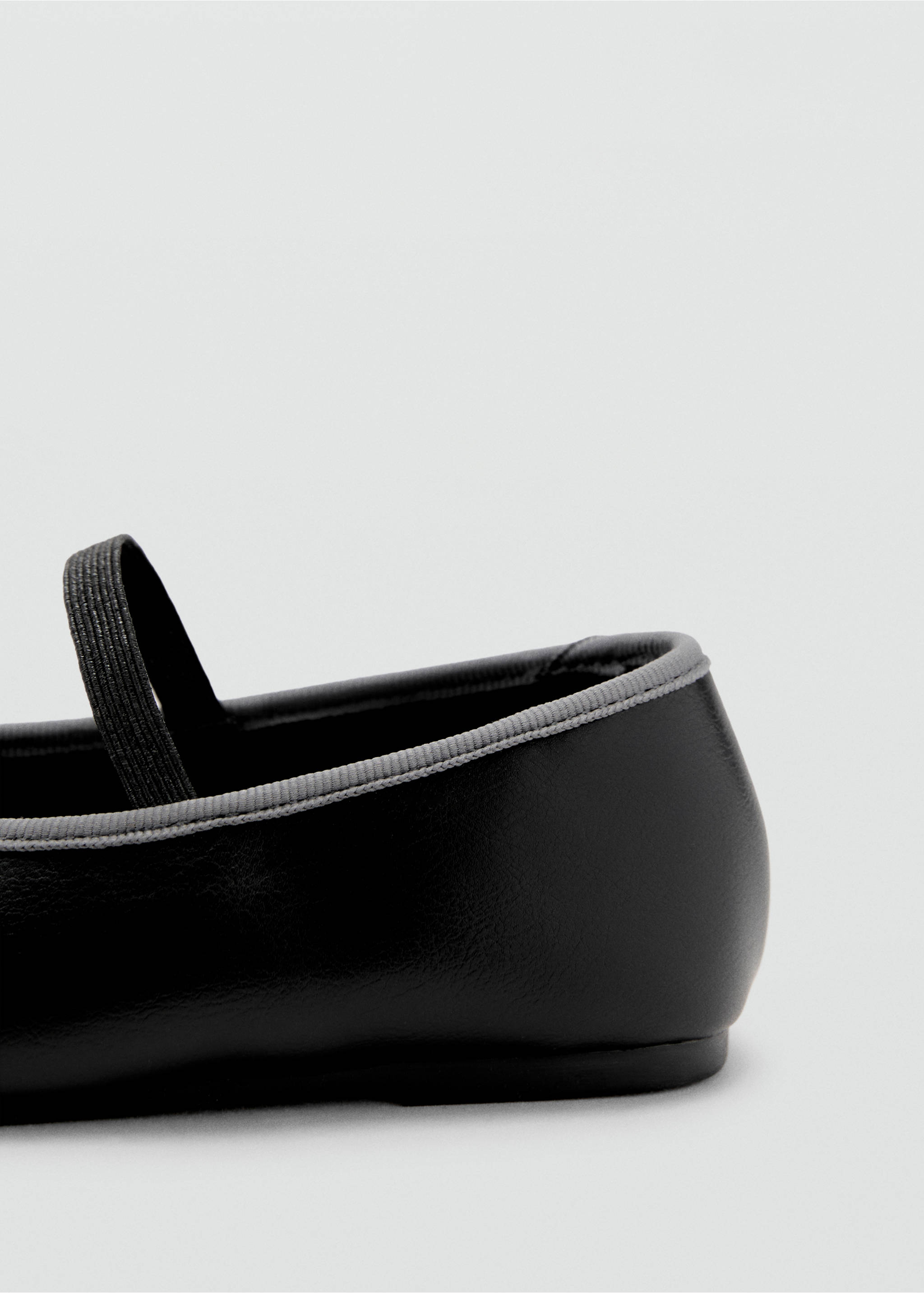Two-tone ballet flats with bow - Details of the article 1, Black. Ref: 17062909-00.