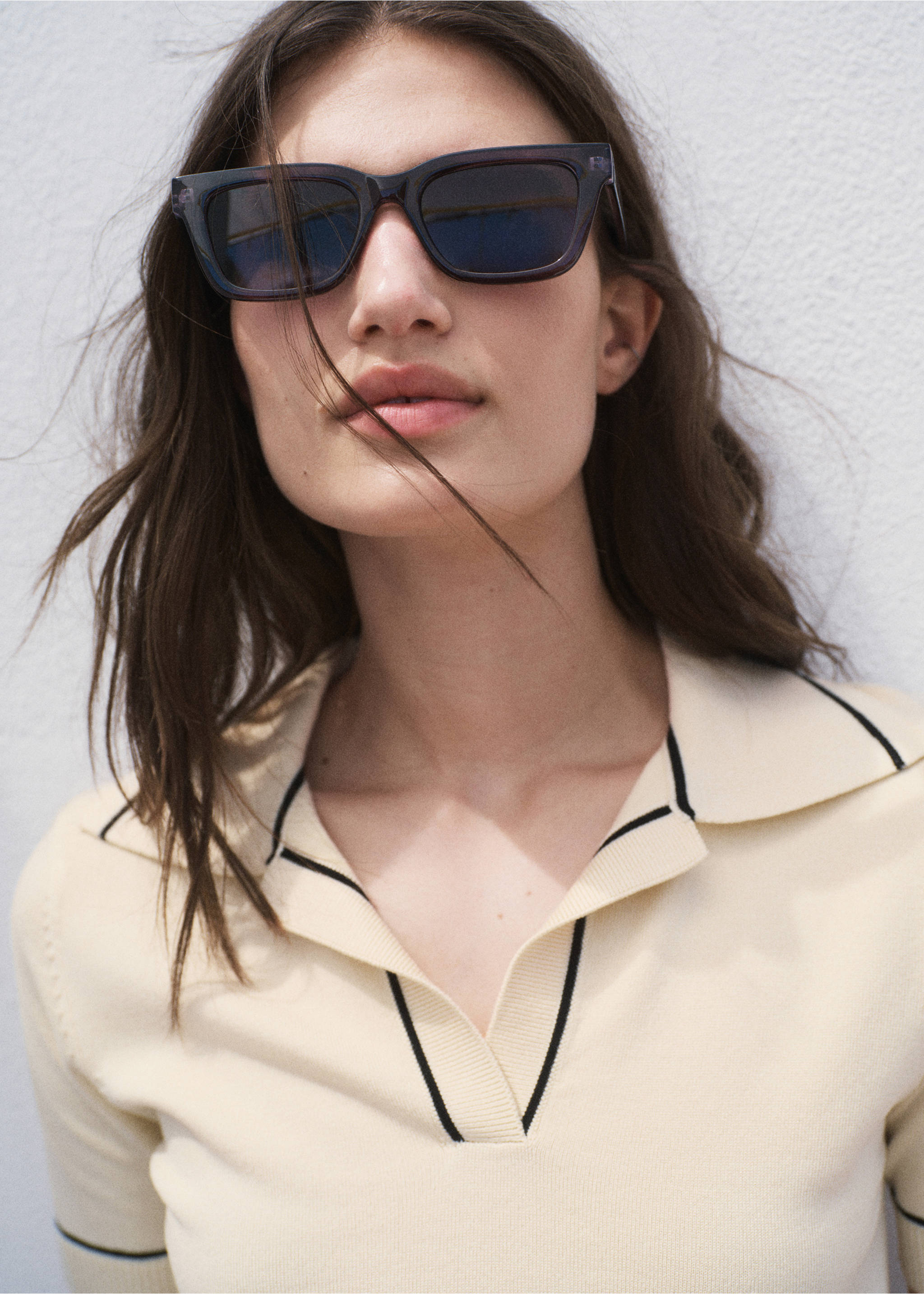 Pullover mit Polokragen und Kontrastborten - Detail des Artikels 1, Ecru. Ref: 17062916-00.