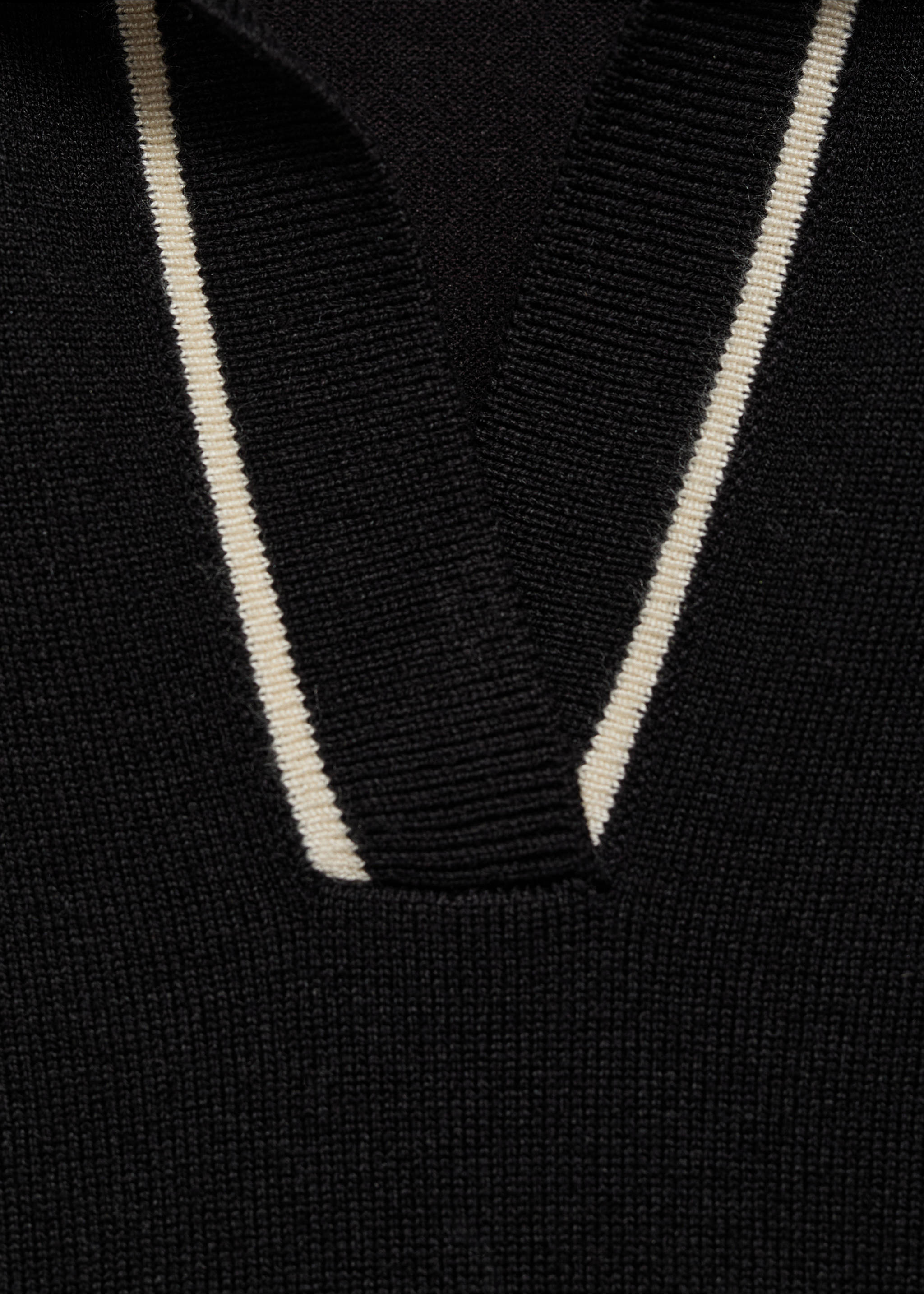 Polo-neck sweater with contrasting trims - Details of the article 8, Black. Ref: 17062916-00.