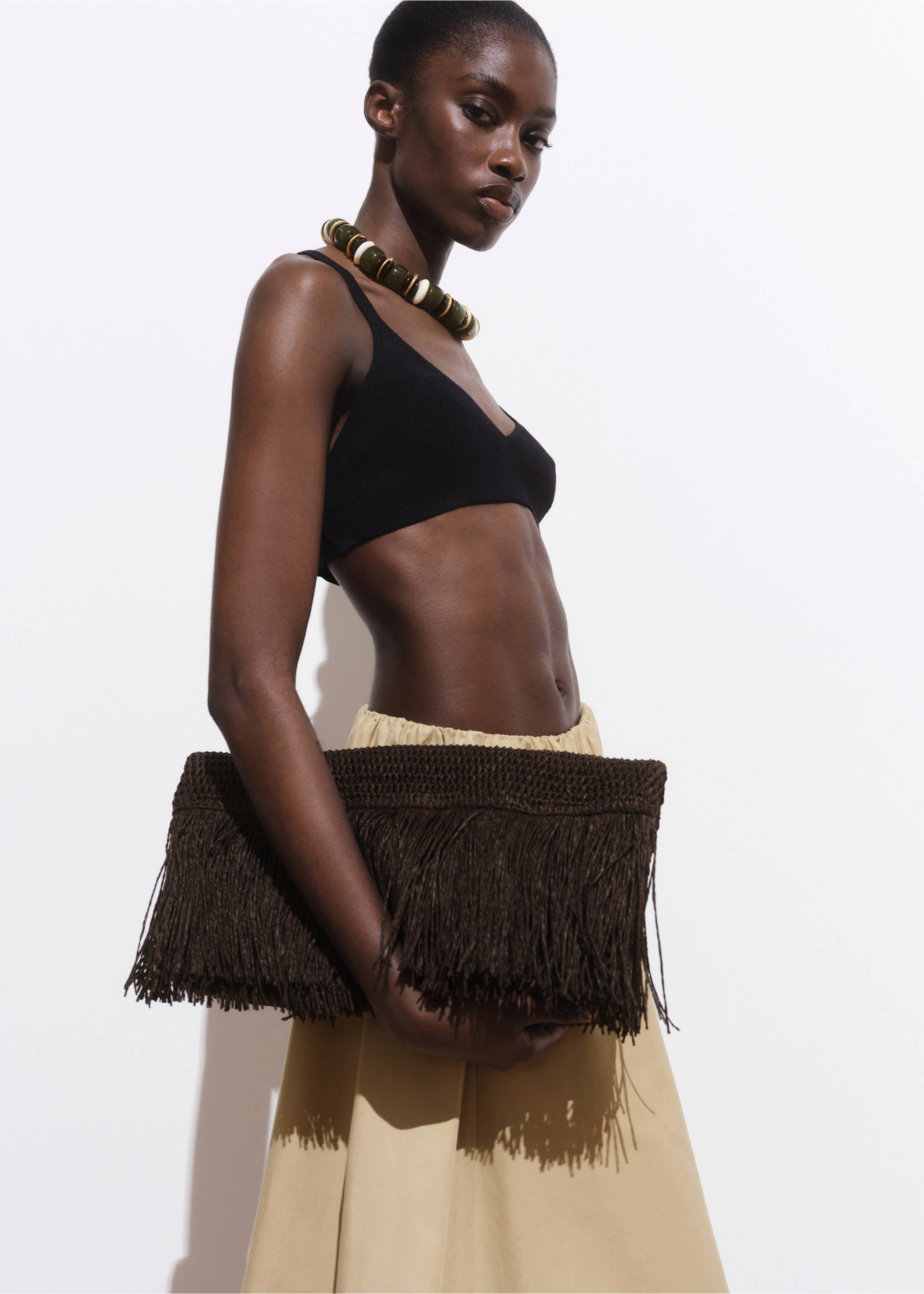 Natural fibre handbag with fringes - General plane, Chocolate. Ref: 17062917-00.