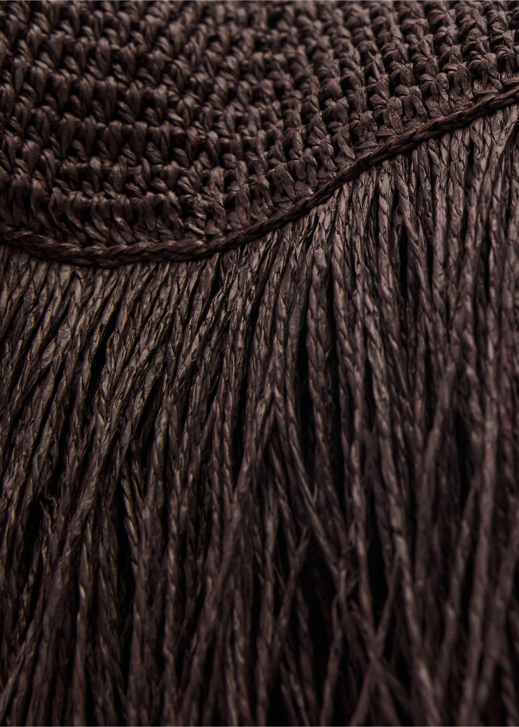 Natural fibre handbag with fringes - Details of the article 1, Chocolate. Ref: 17062917-00.