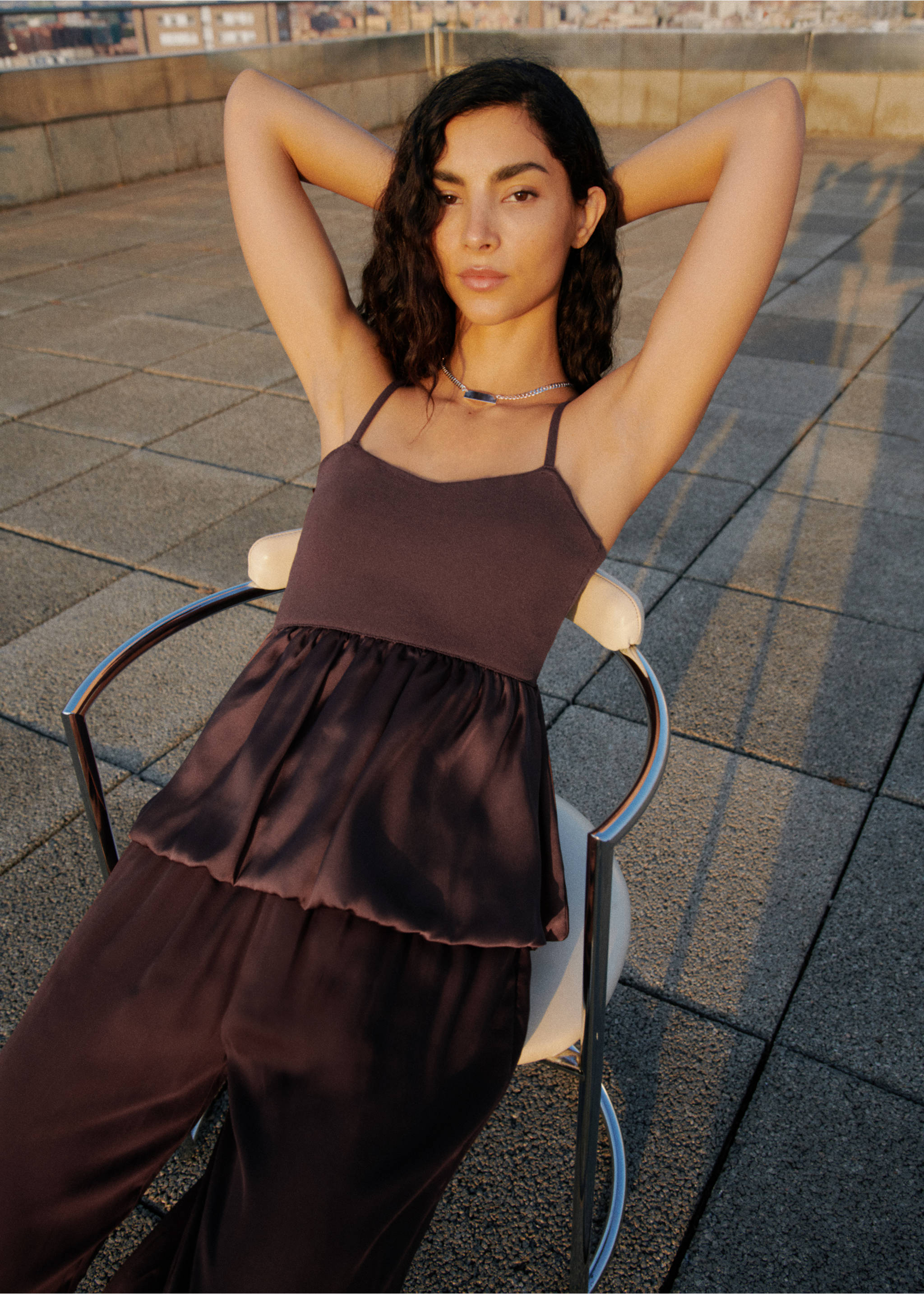 Combined fabric top with crossed back - Details of the article 1, Brown. Ref: 17062926-00.