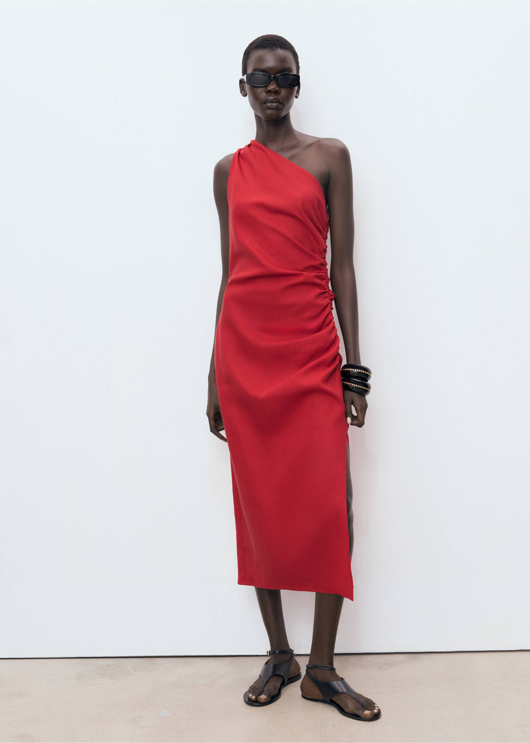 Lyocell dress with asymmetrical neckline - General plane, Red. Ref: 17062929-00.