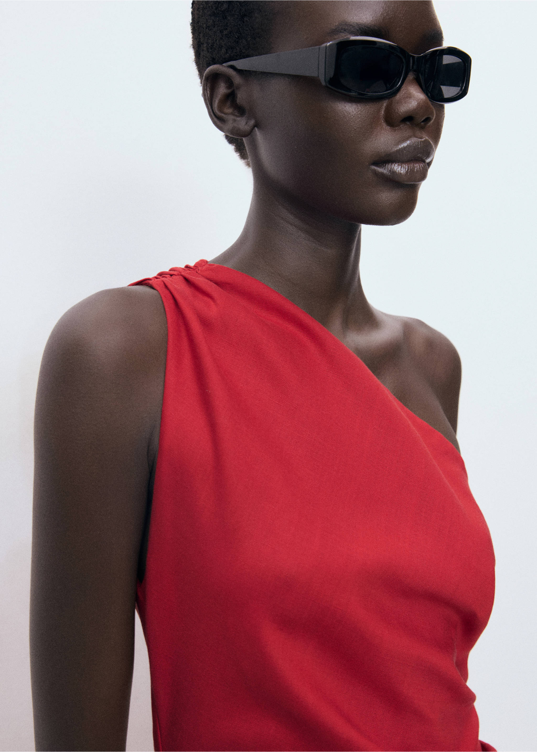 Lyocell dress with asymmetrical neckline - Details of the article 2, Red. Ref: 17062929-00.