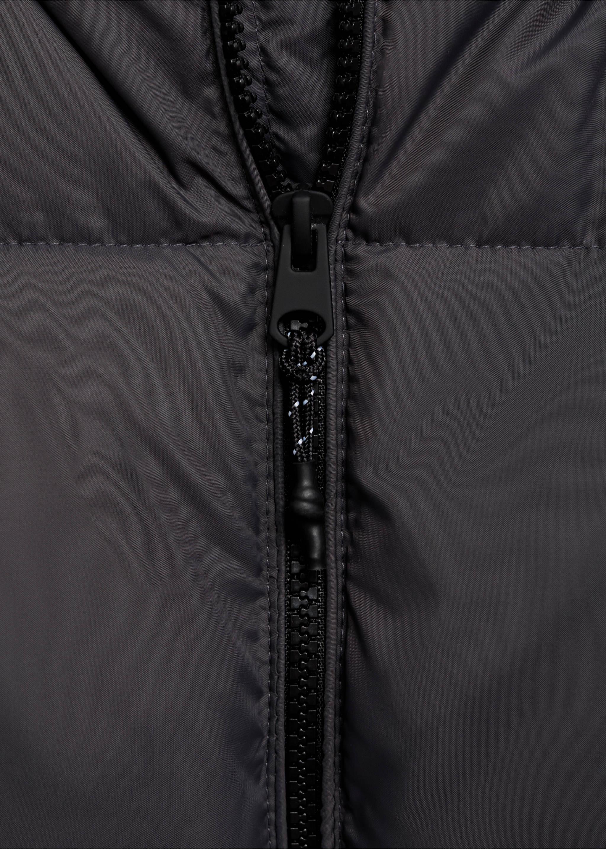 Anorak acolchado capucha - Detalle del artículo 8, Gris antracita. Ref: 17063270-00.