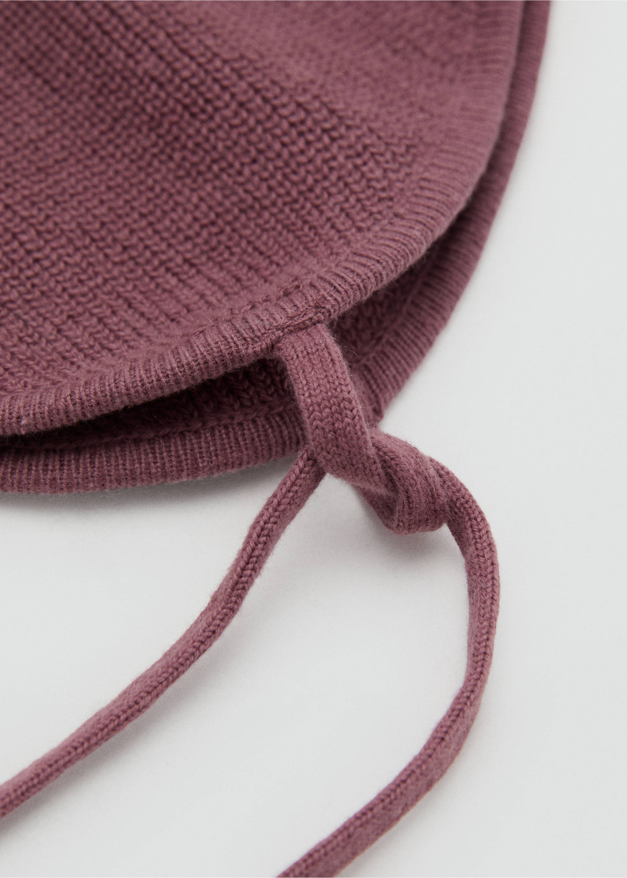 Knitted bonnet with tassel - Medium plane, Burgundy. Ref: 17063297-00.