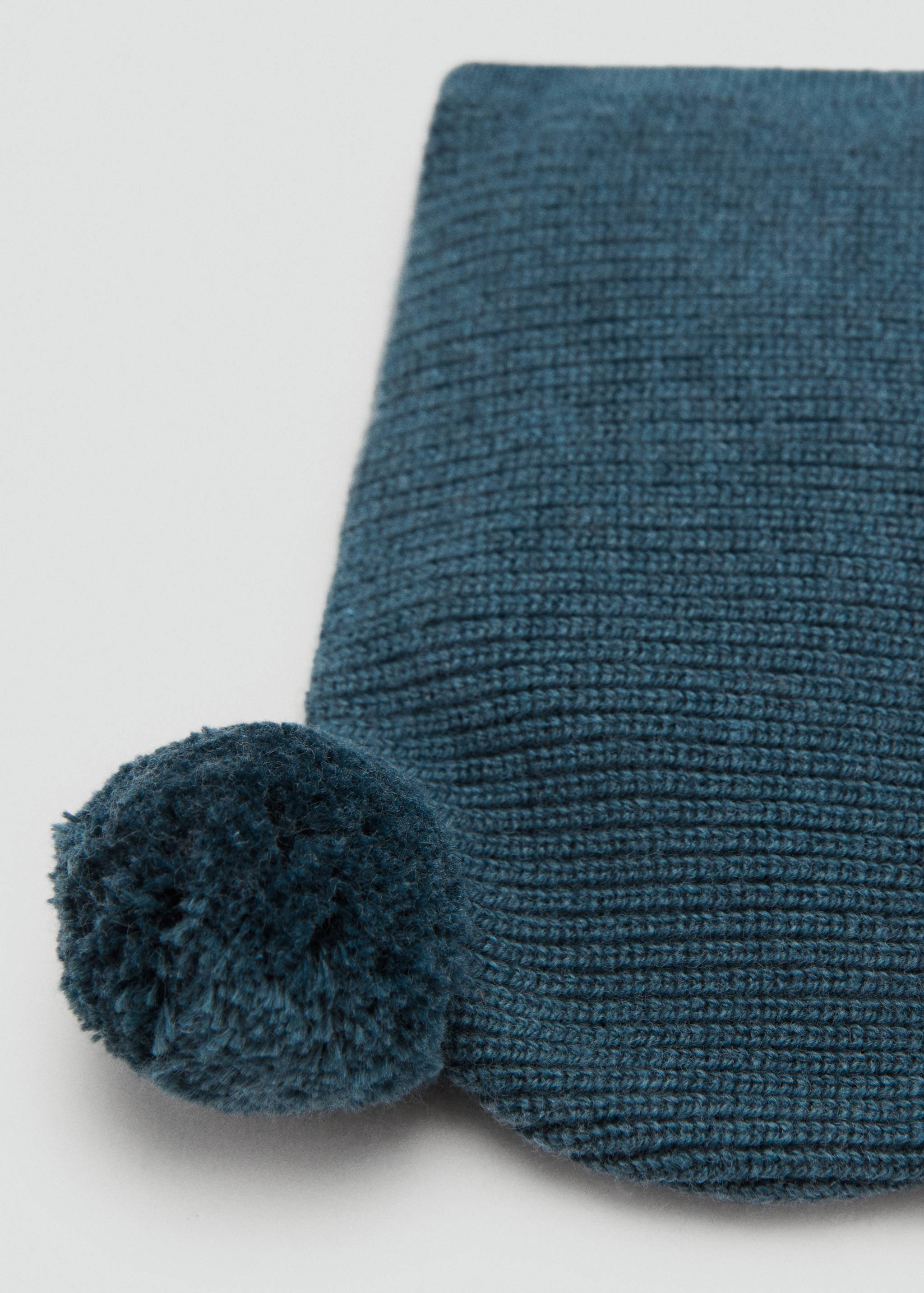 Knitted bonnet with tassel - Details of the article 1