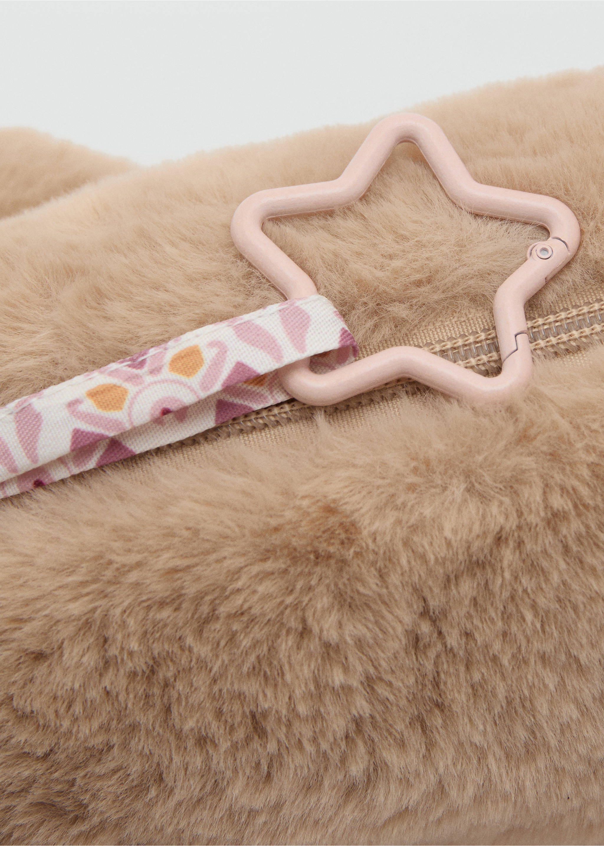 Teddy bear fur-effect case - Details of the article 2, Sand. Ref: 17063299-00.