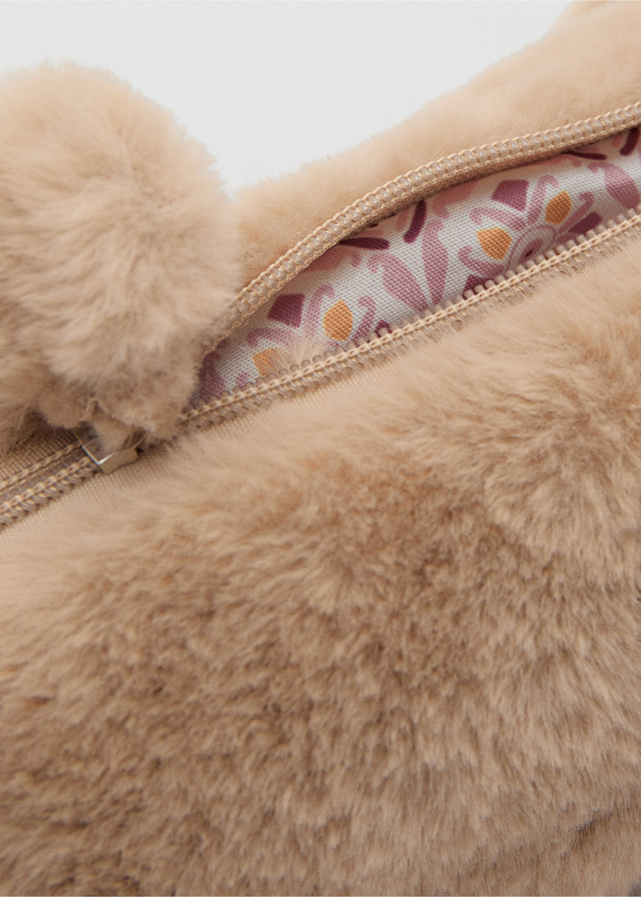 Teddy bear fur-effect case - Details of the article 3, Sand. Ref: 17063299-00.