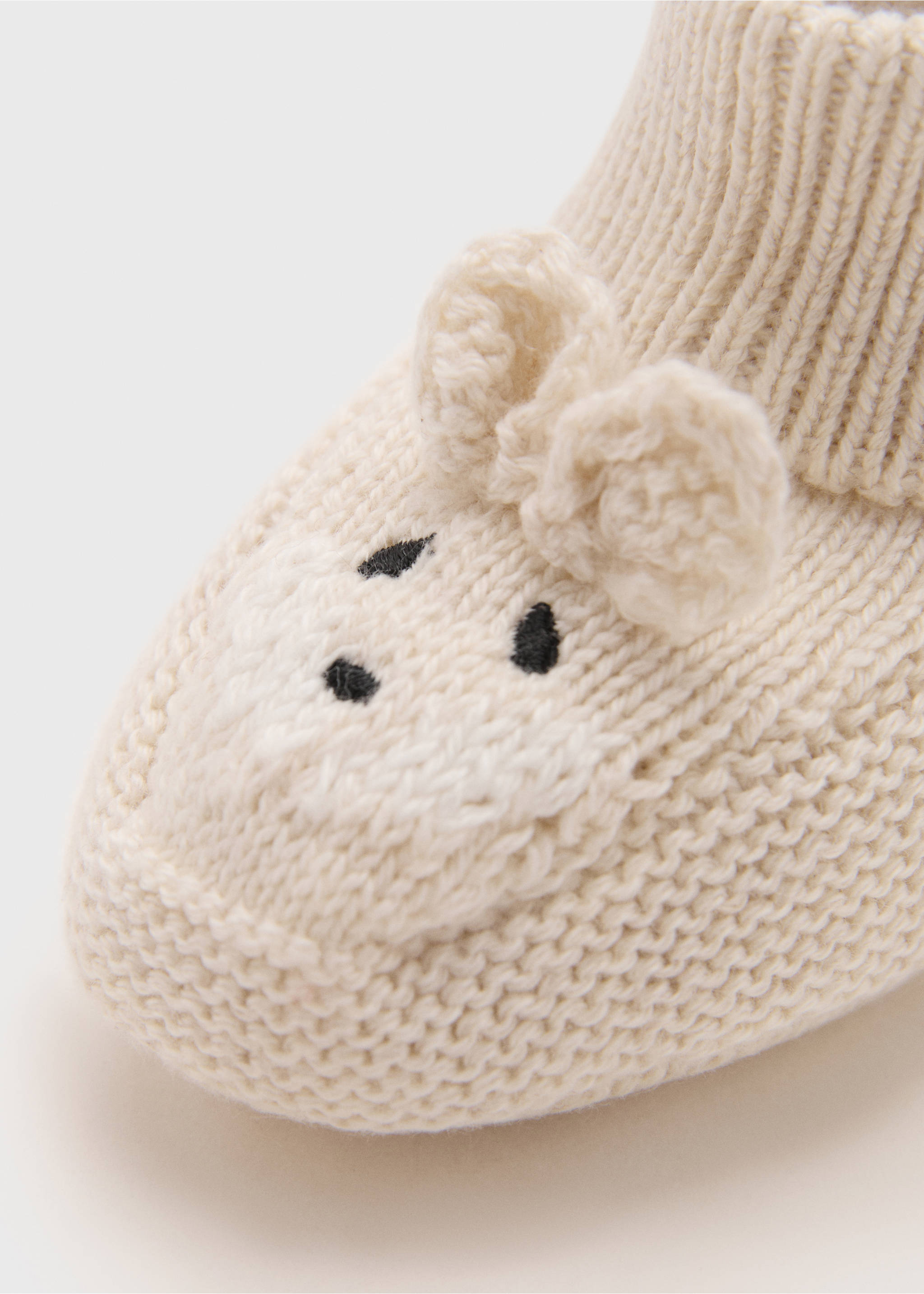 Booties with little ears - Details of the article 8, Sand. Ref: 17063306-00.