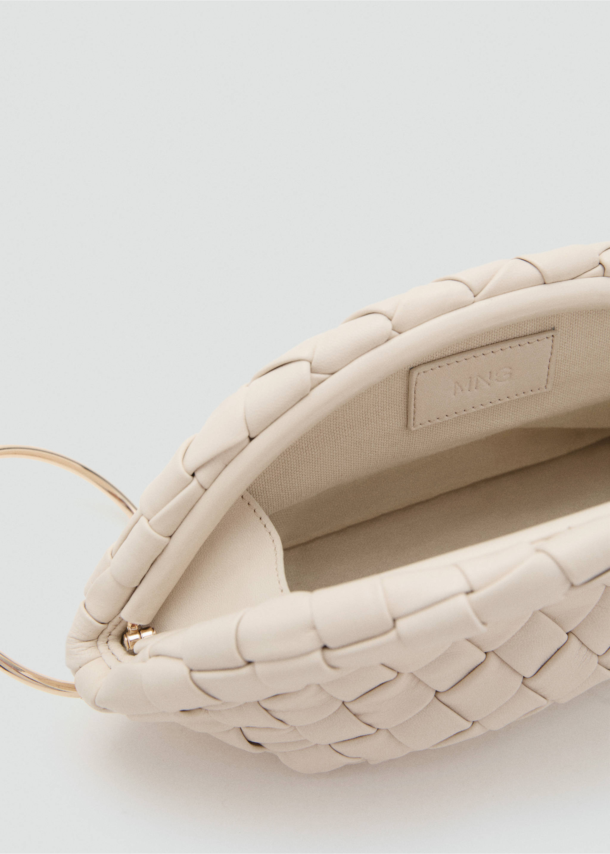 Braided leather clutch bag - Details of the article 1, Off White. Ref: 17063308-00.