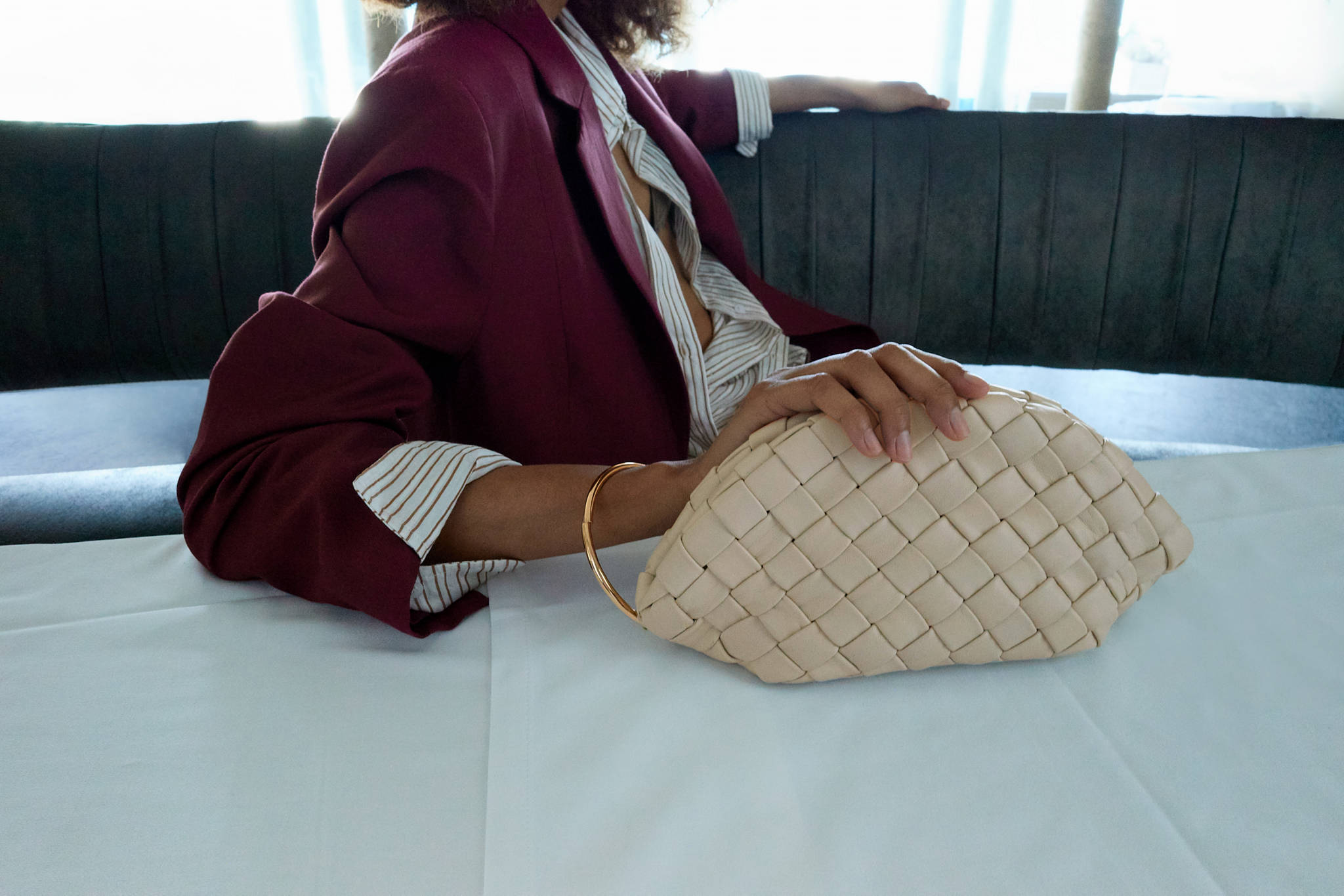 Geflochtene Leder-Clutch - Panoramaansicht